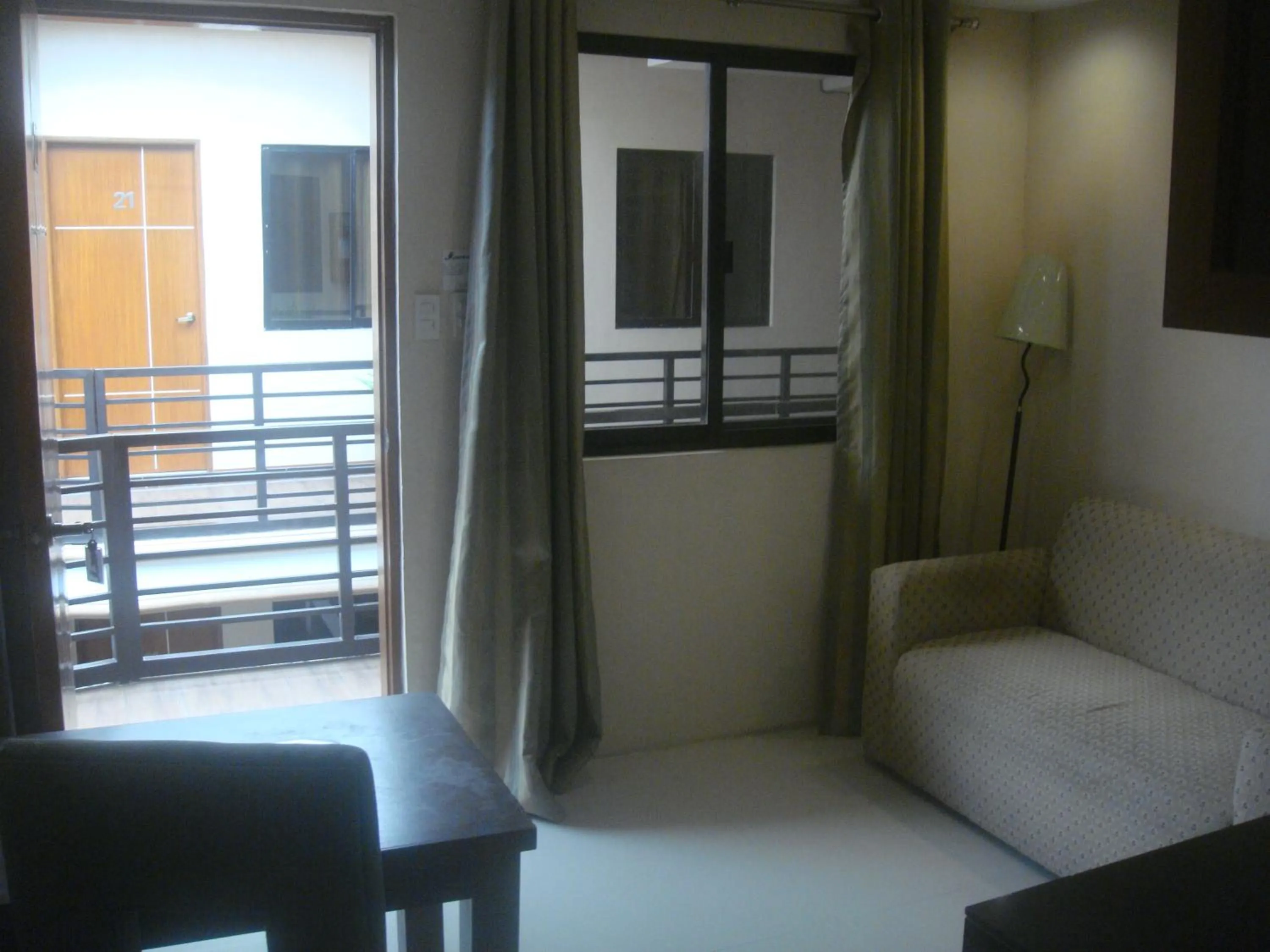 Day in Hidden Pearl Hotel (Janus Luxury Suites)