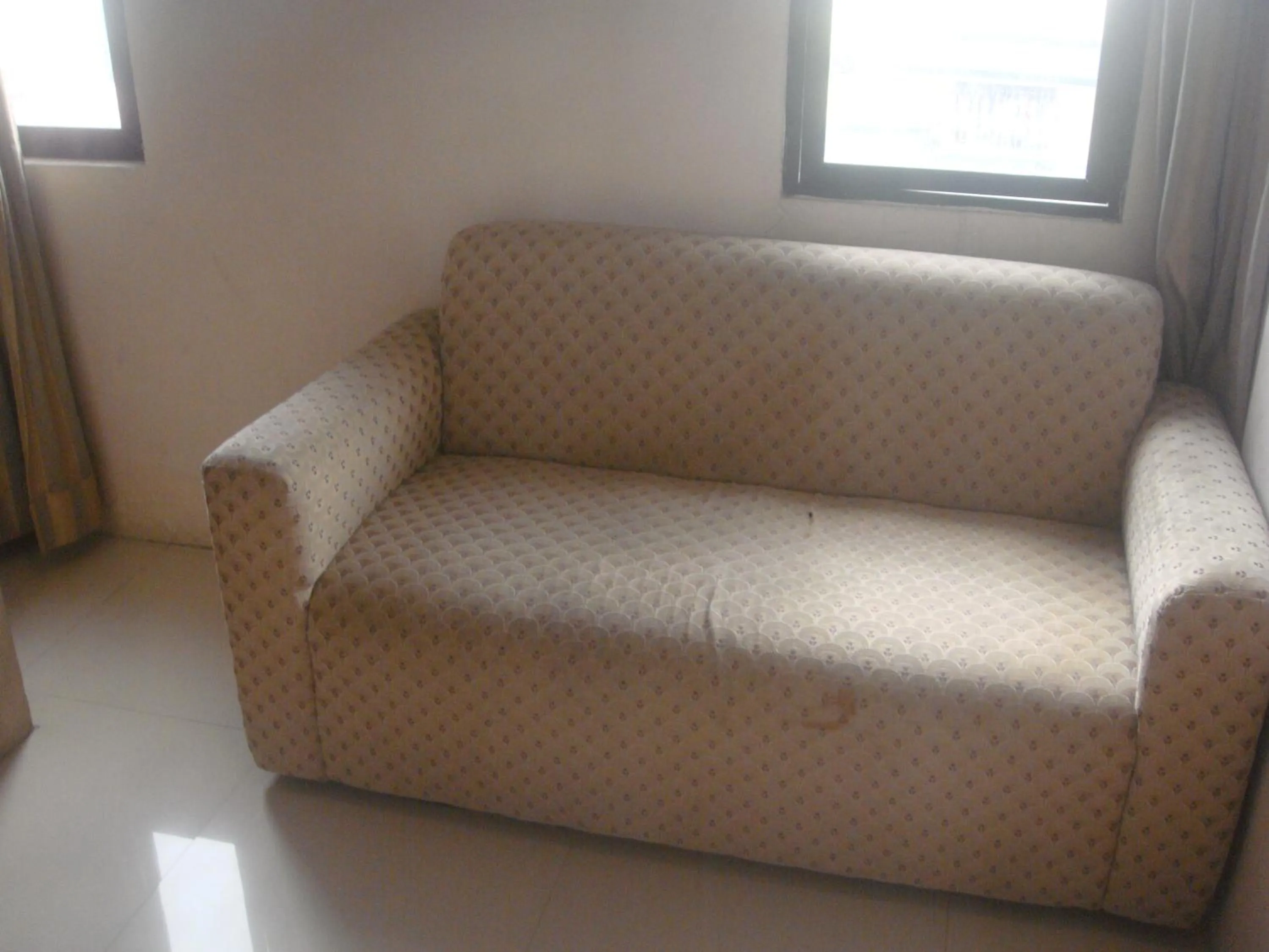 Day in Hidden Pearl Hotel (Janus Luxury Suites)