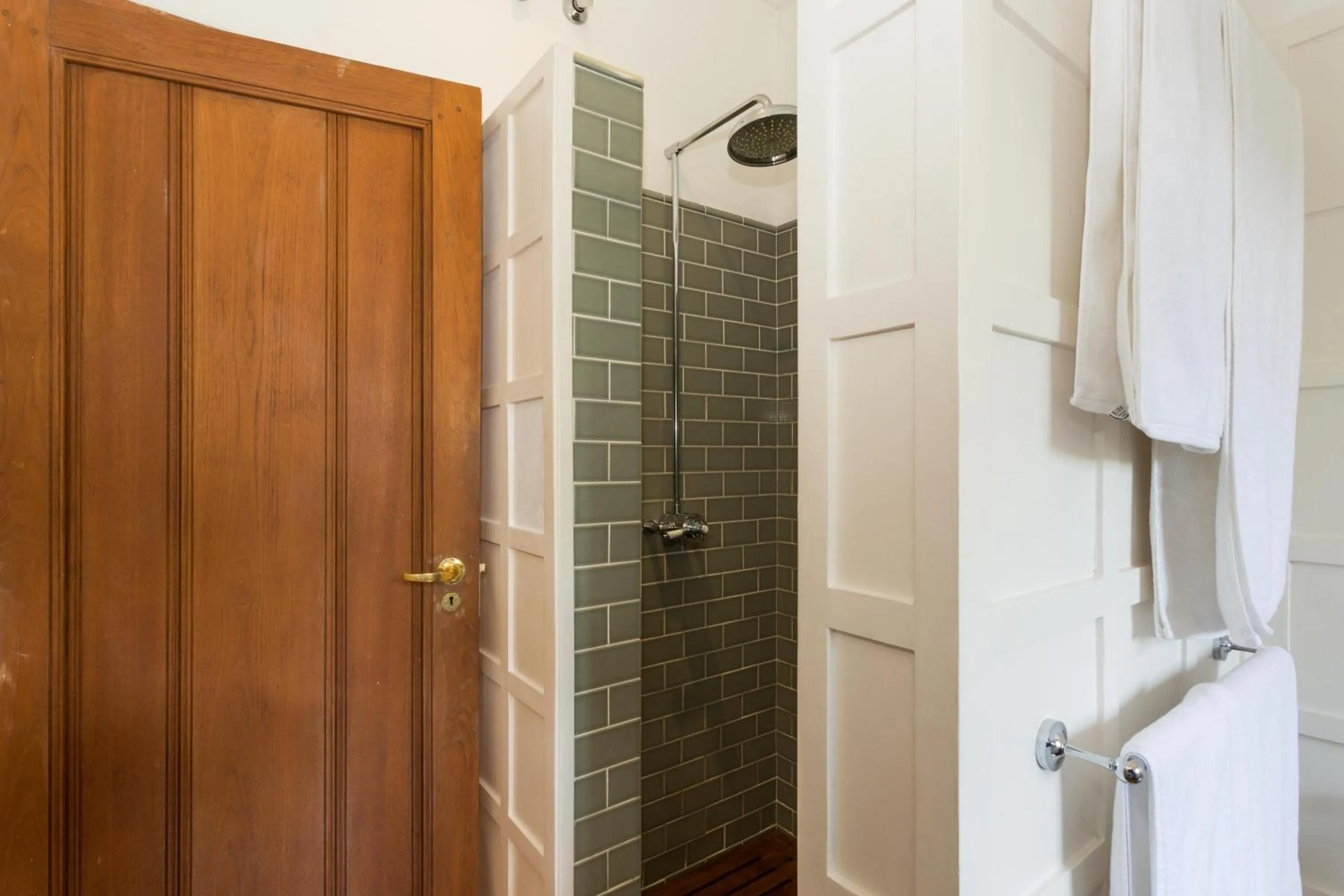 Shower in The Planters House