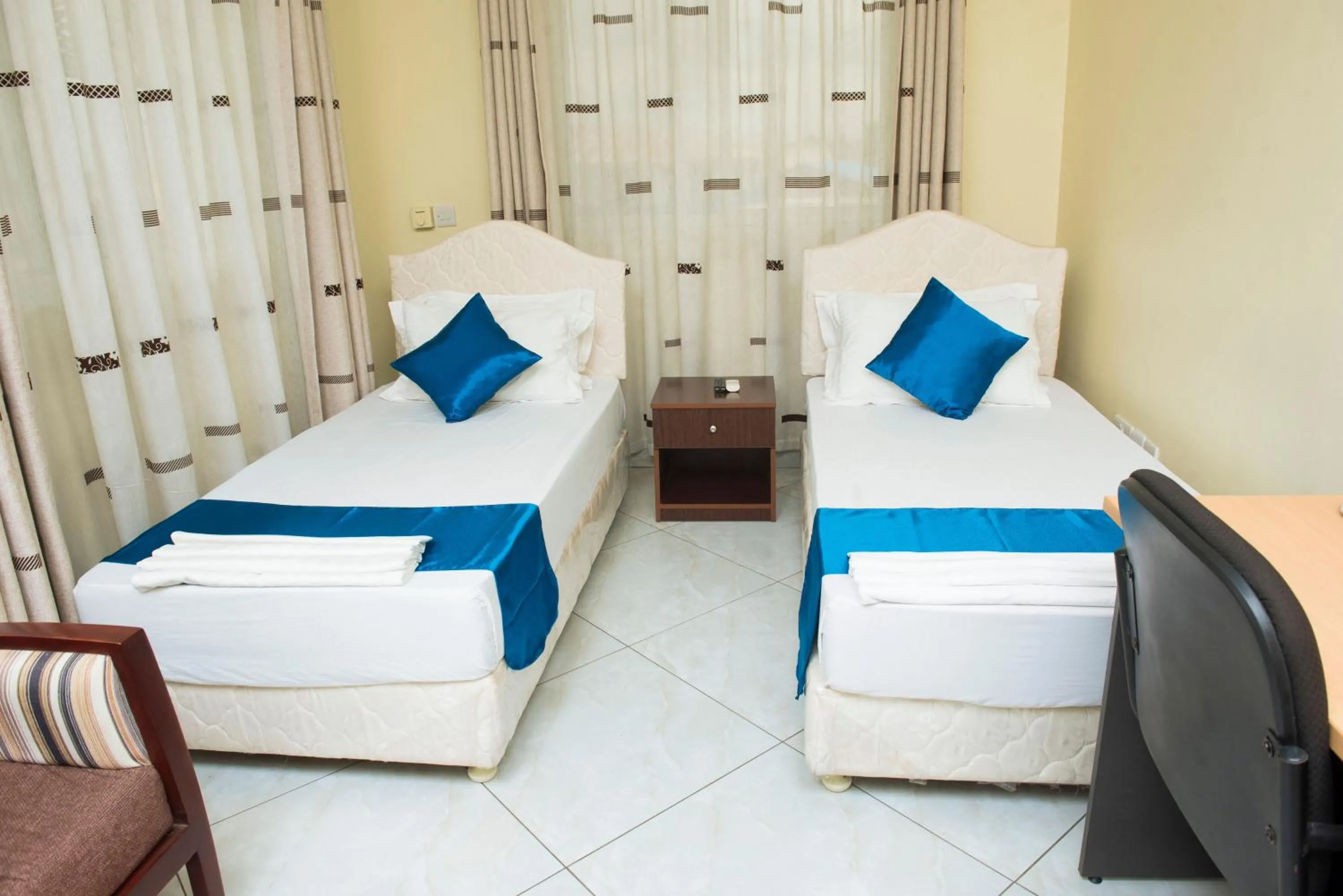 Bedroom, Bed in Airport Transit Lodges