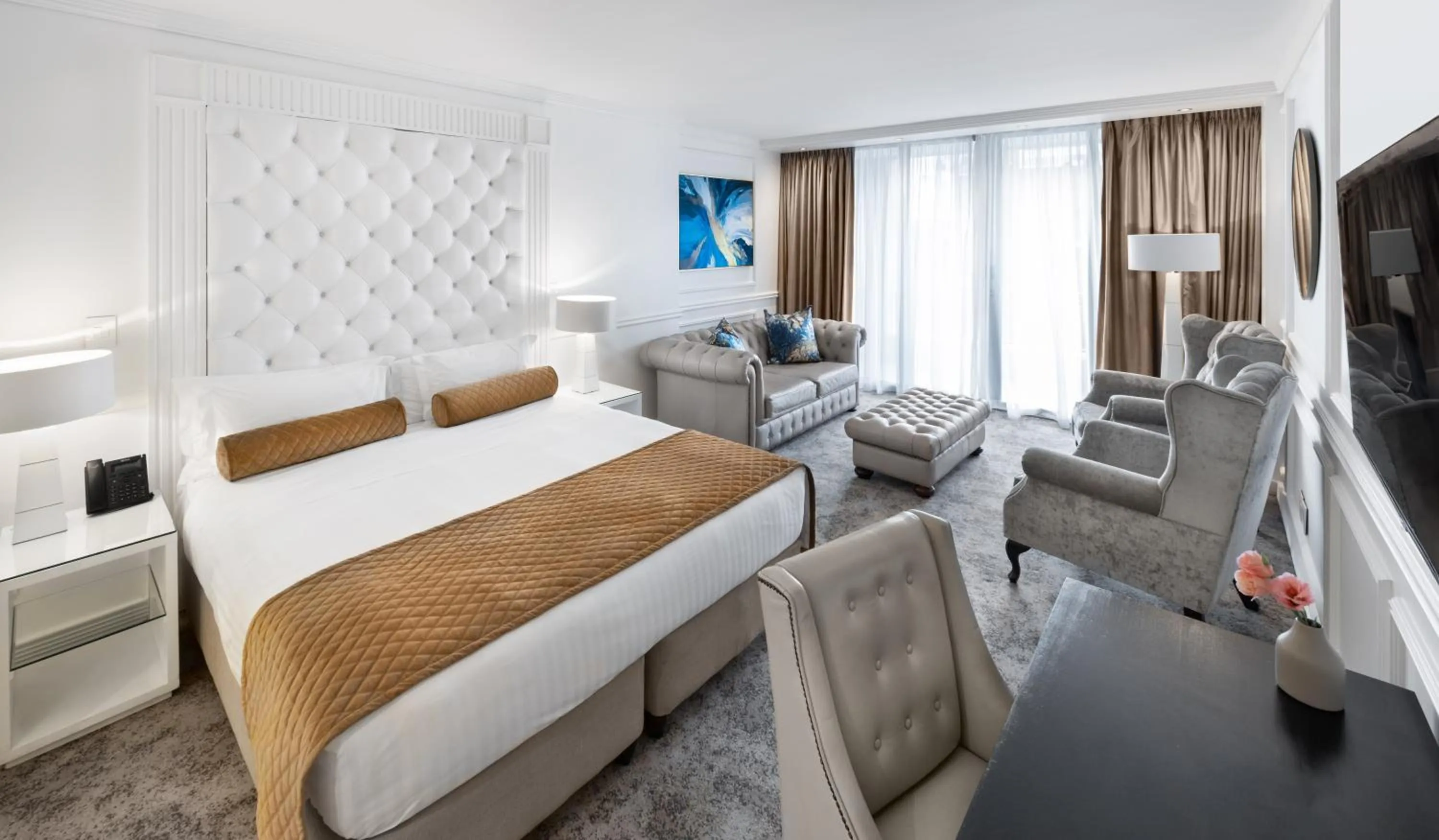 Property building, Bed in Pepperclub Hotel