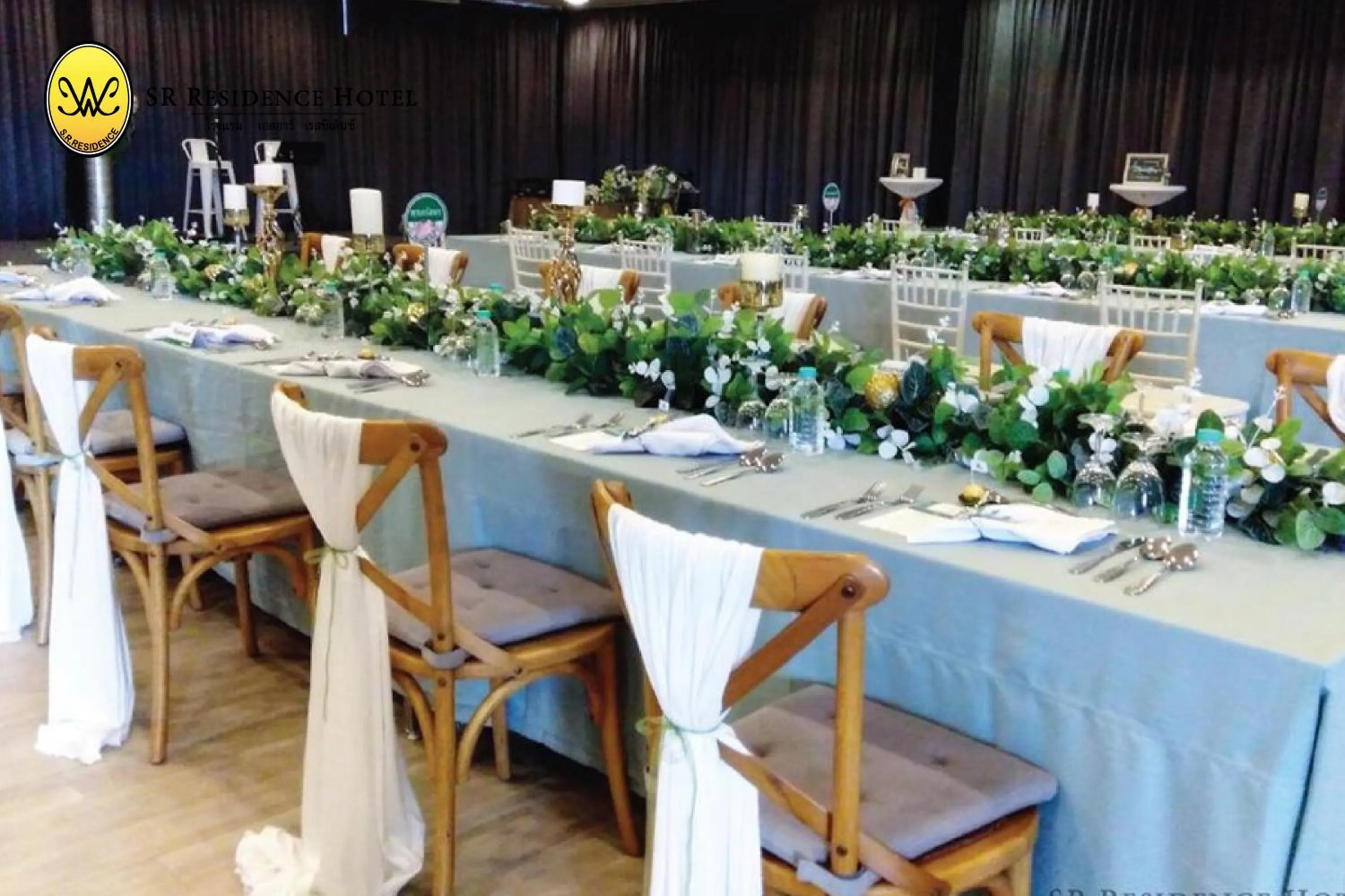 Restaurant/places to eat in SR Residence Hotel