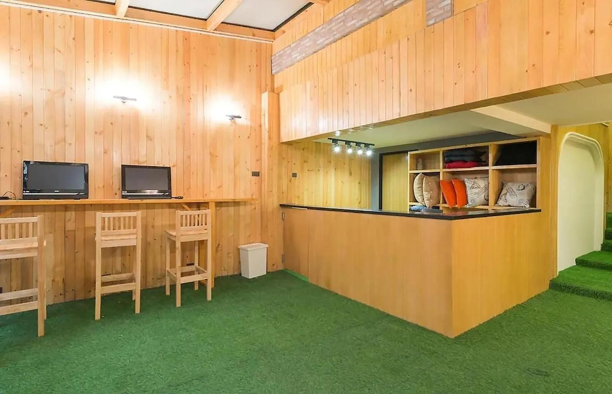 concierge in Double Five