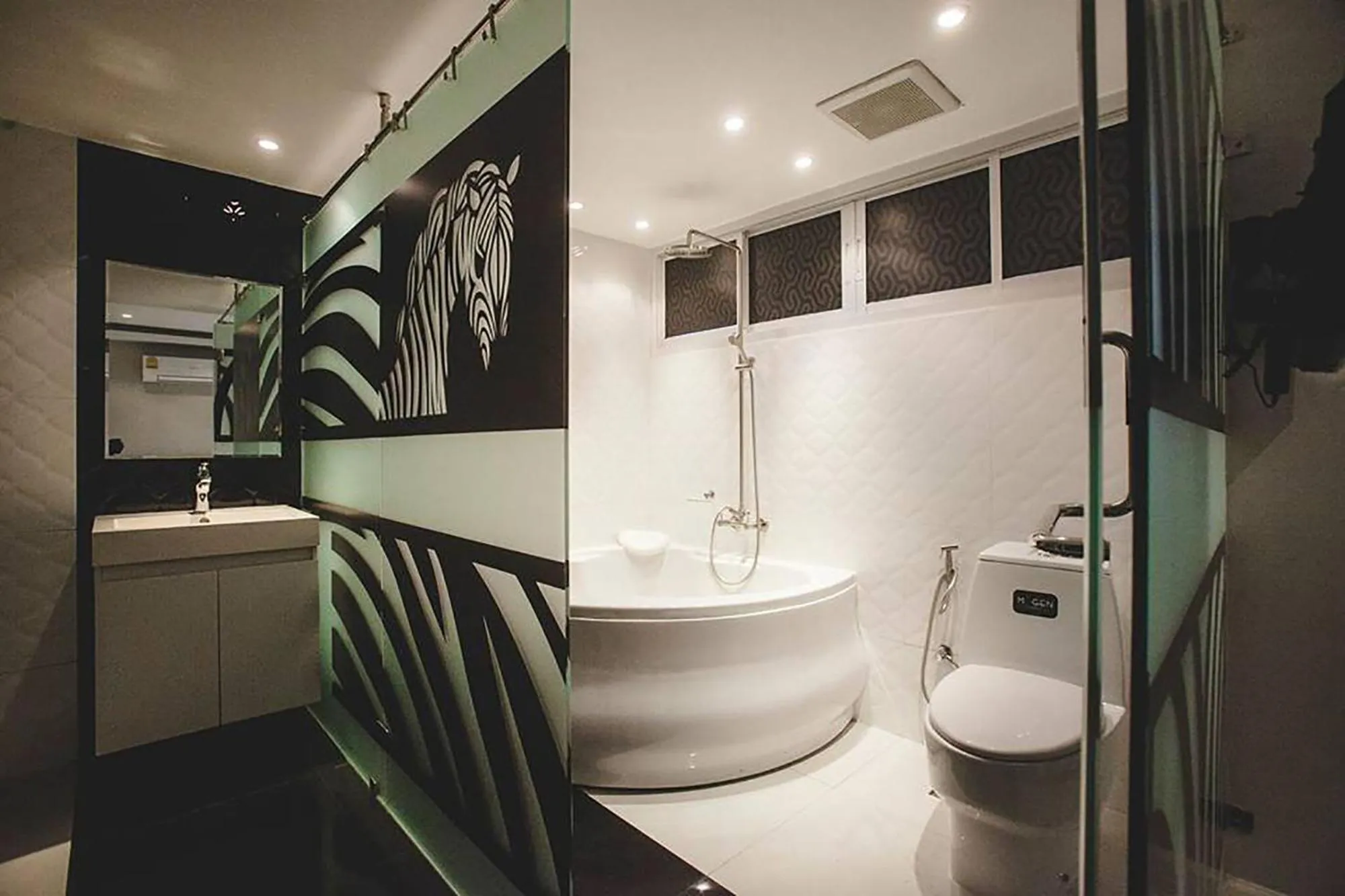 Bathroom in Double Five