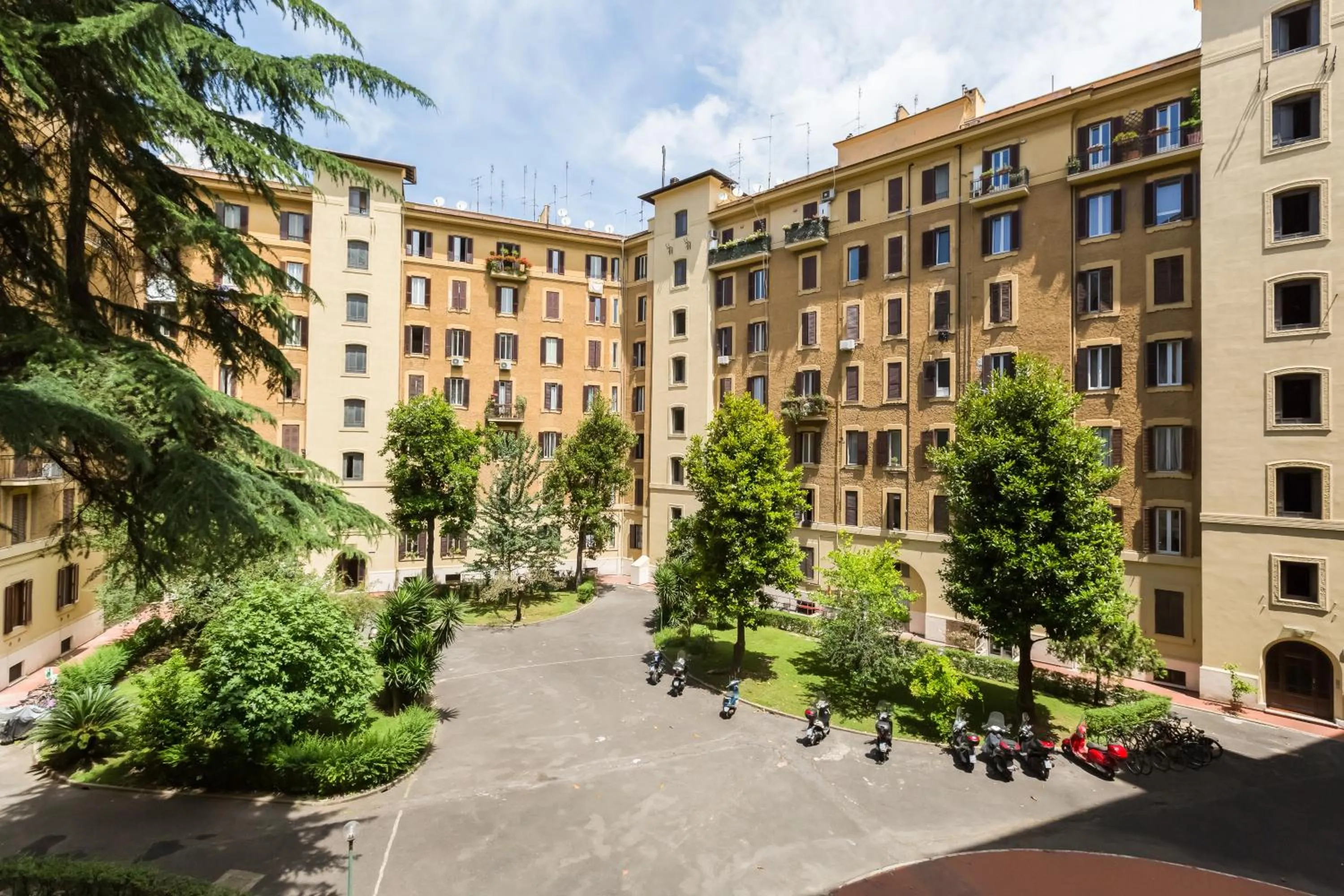 Garden view in BQ House Milizie Luxury Rooms