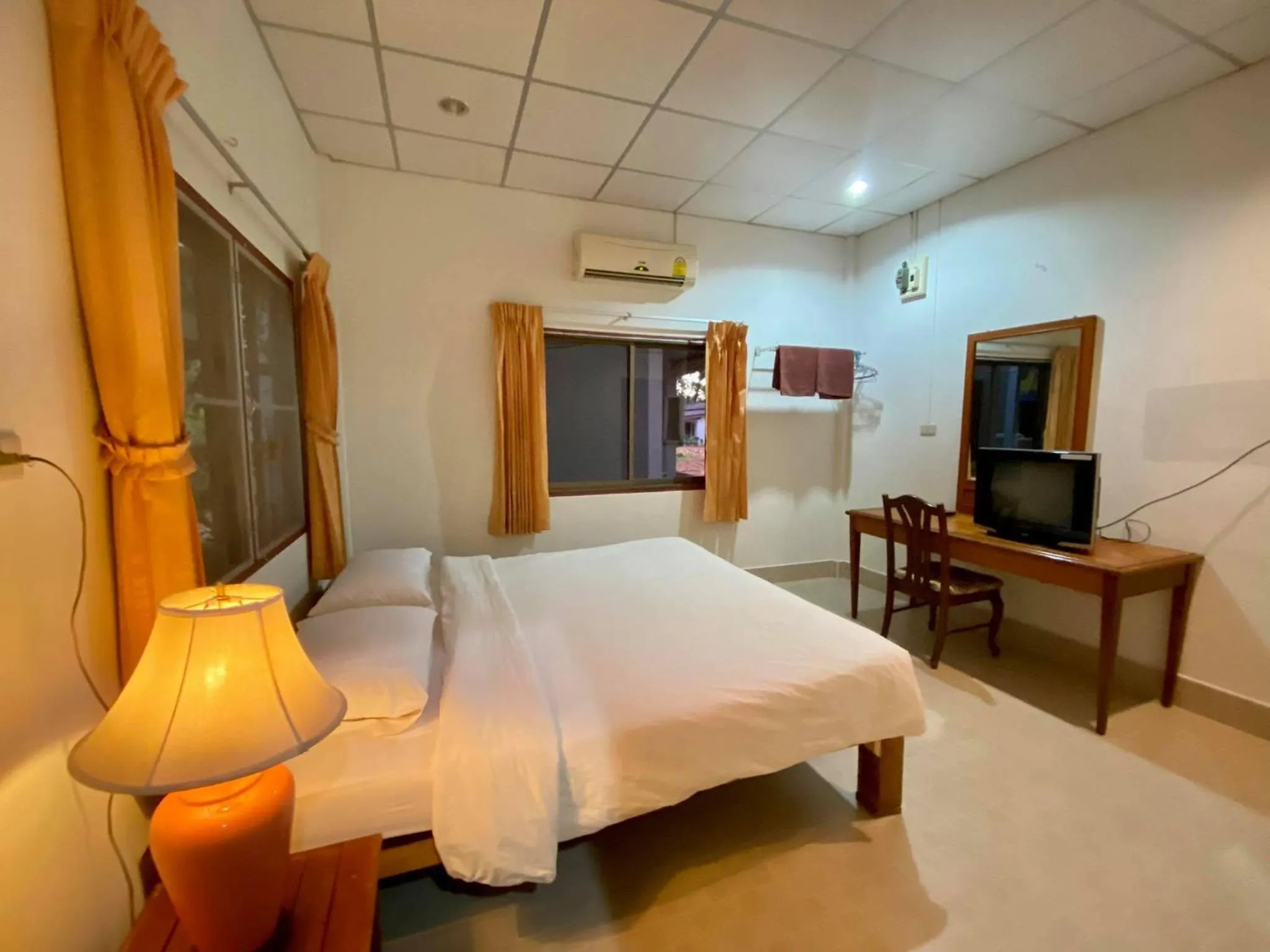 Photo of the whole room, Bed in Coconut Bungalow