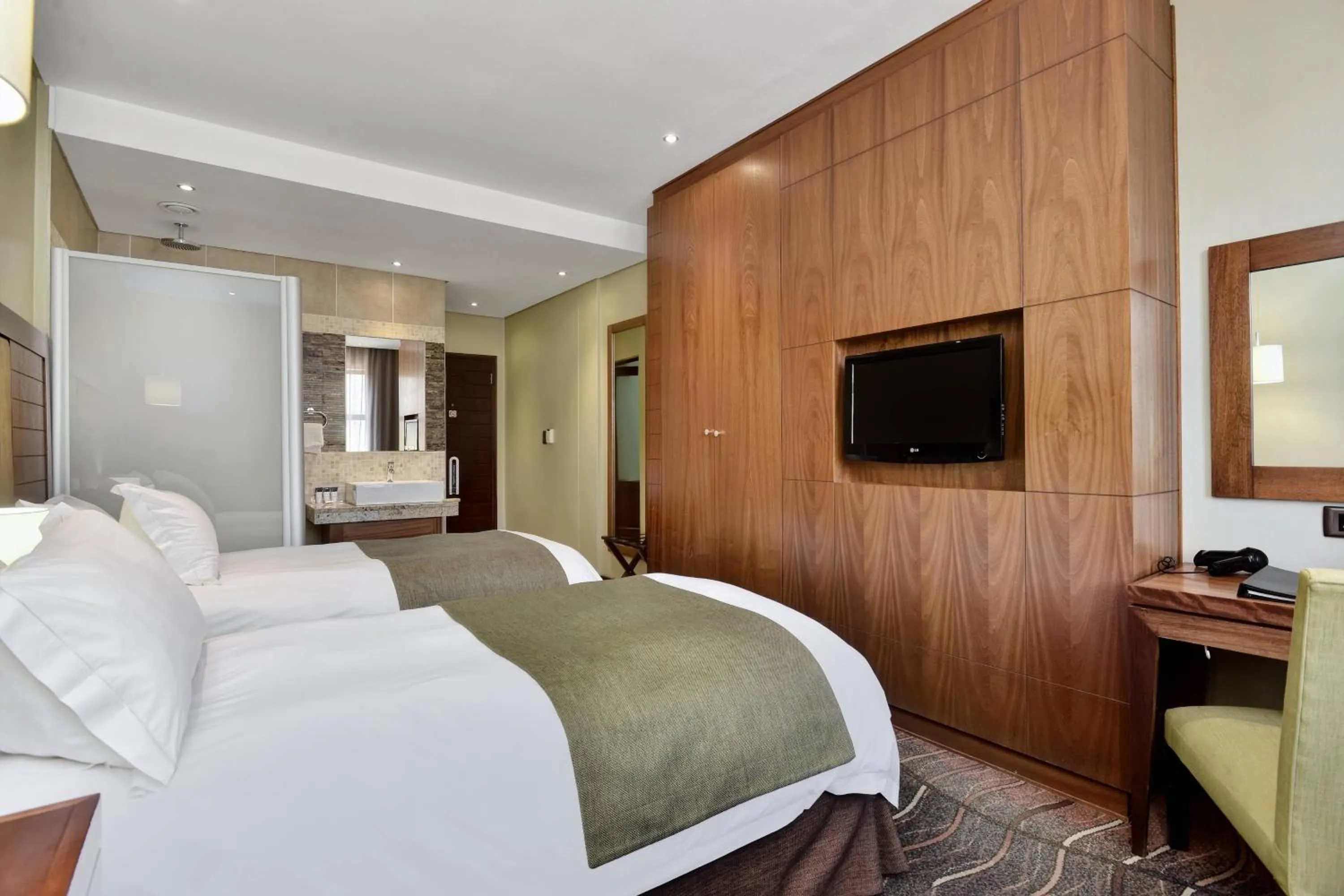 Photo of the whole room, Bed in Protea Hotel by Marriott Clarens