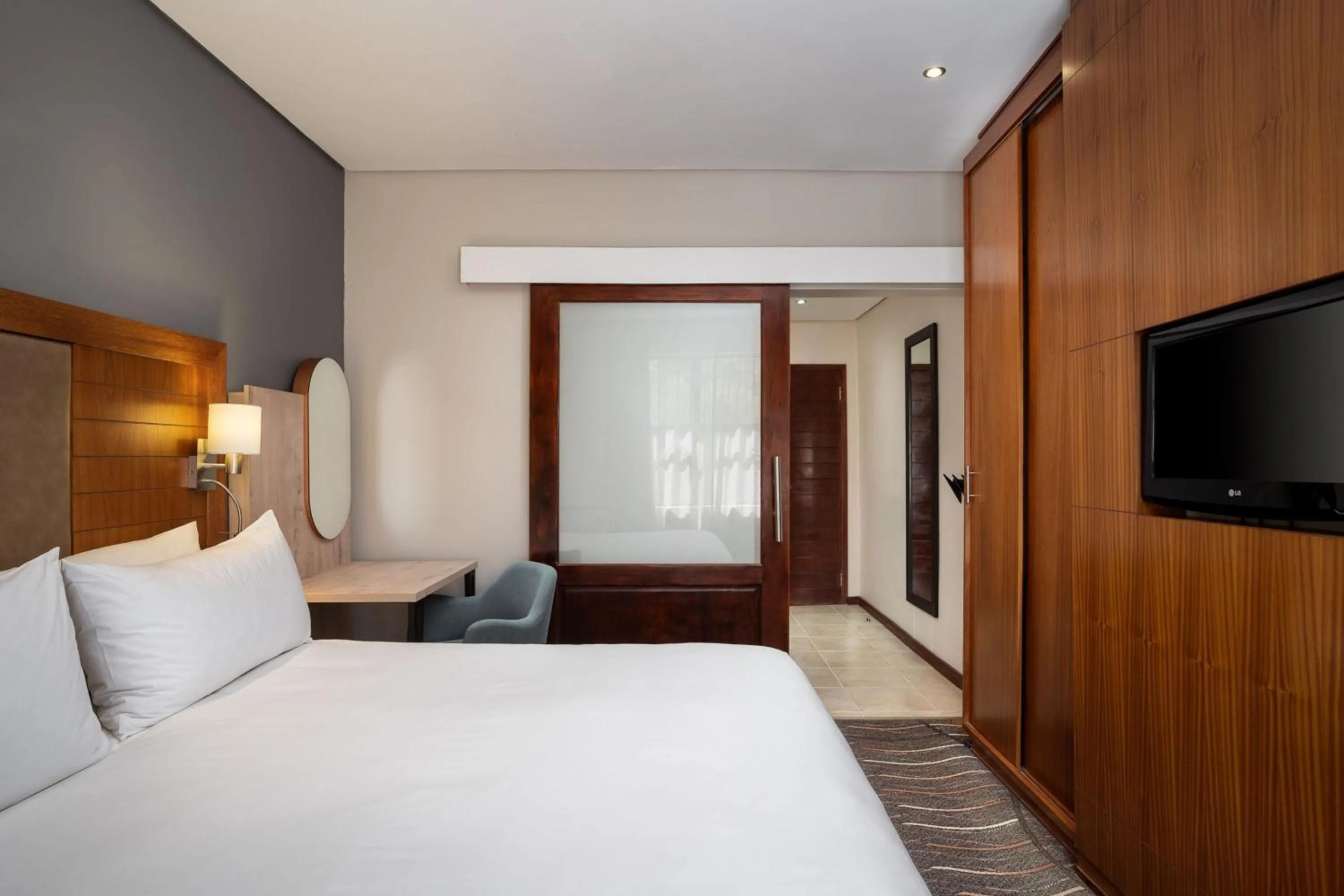 Photo of the whole room, Bed in Protea Hotel by Marriott Clarens