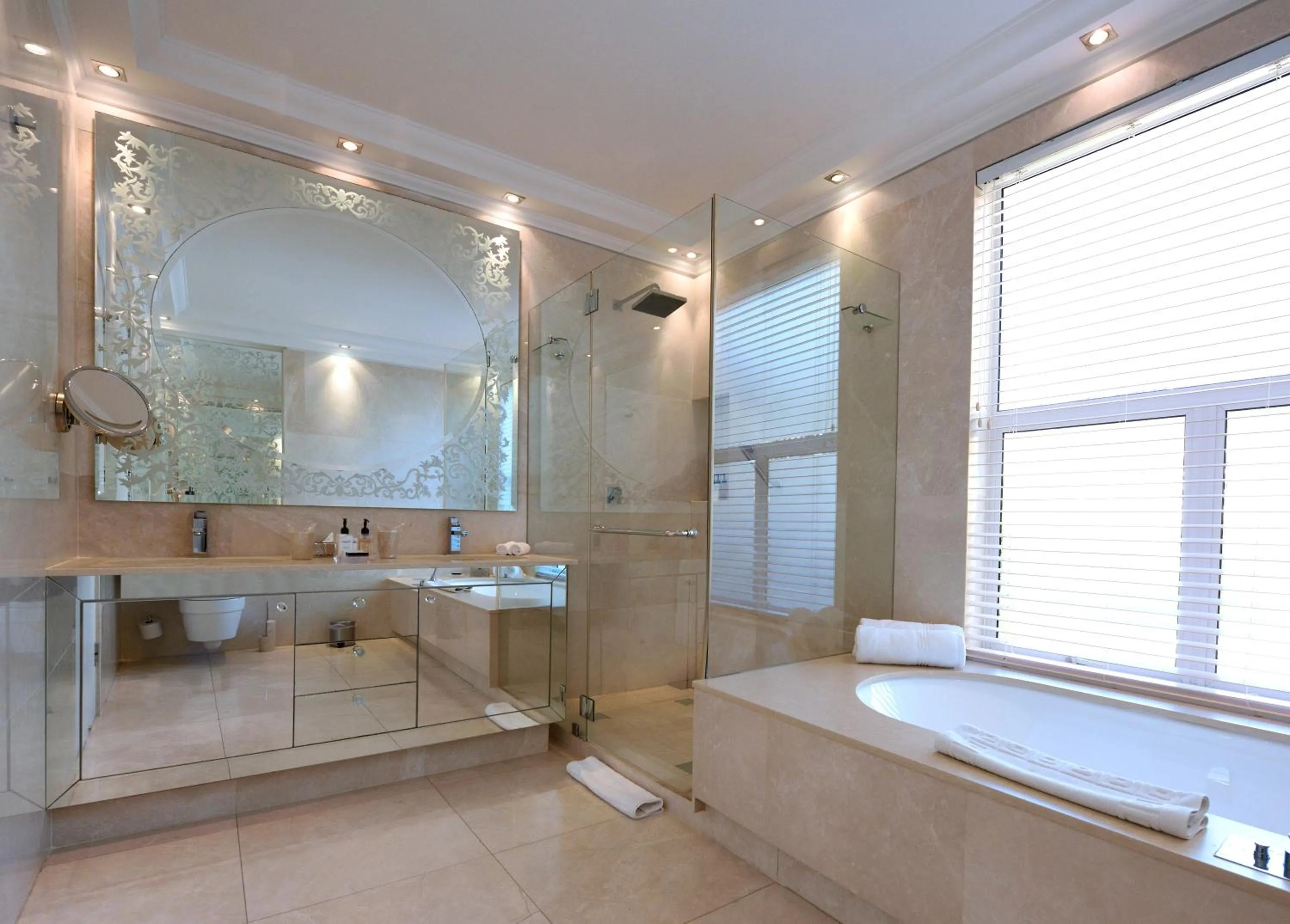 Hot Tub in The Clarendon - Bantry Bay