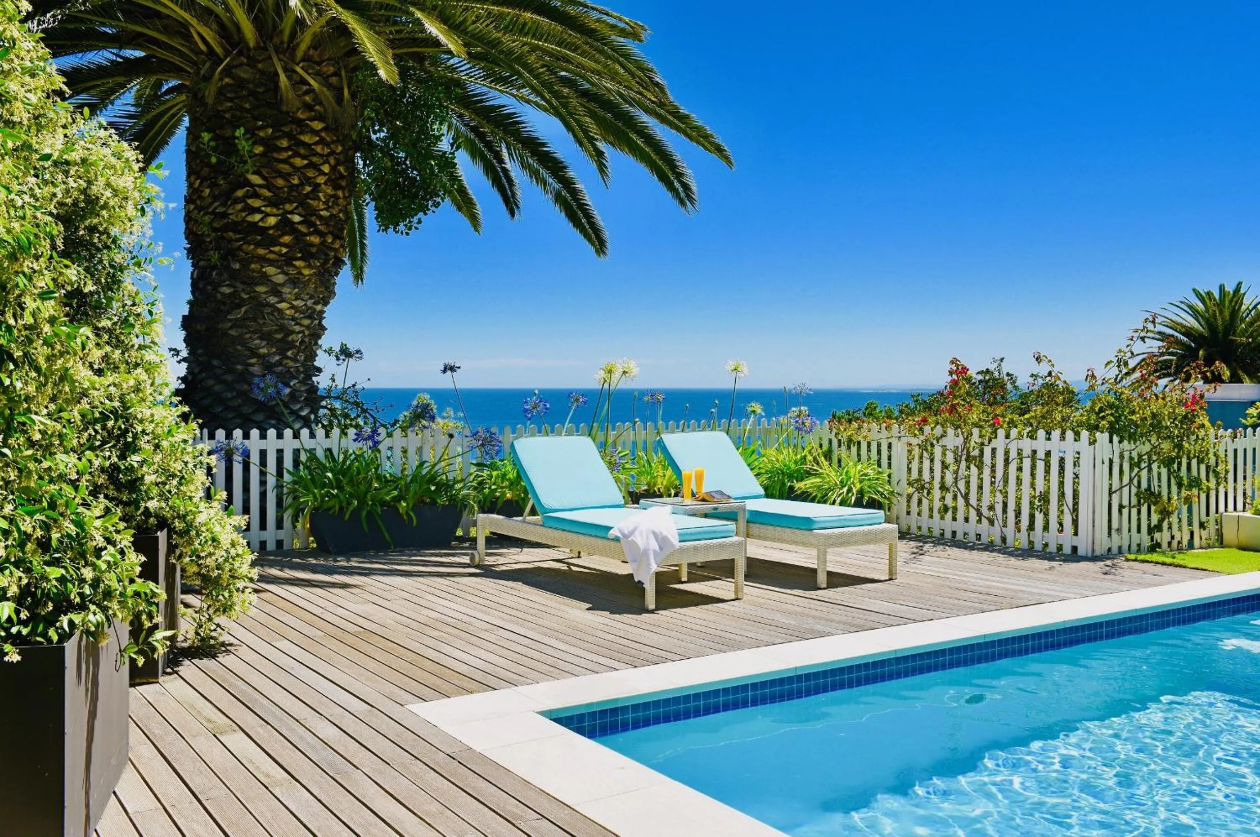 Pool view in The Clarendon - Bantry Bay
