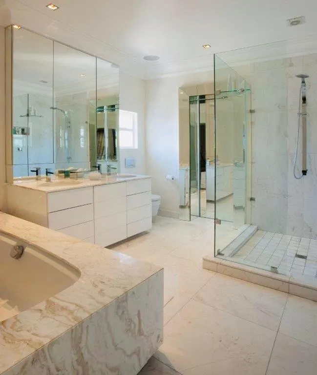 Shower in The Clarendon - Bantry Bay