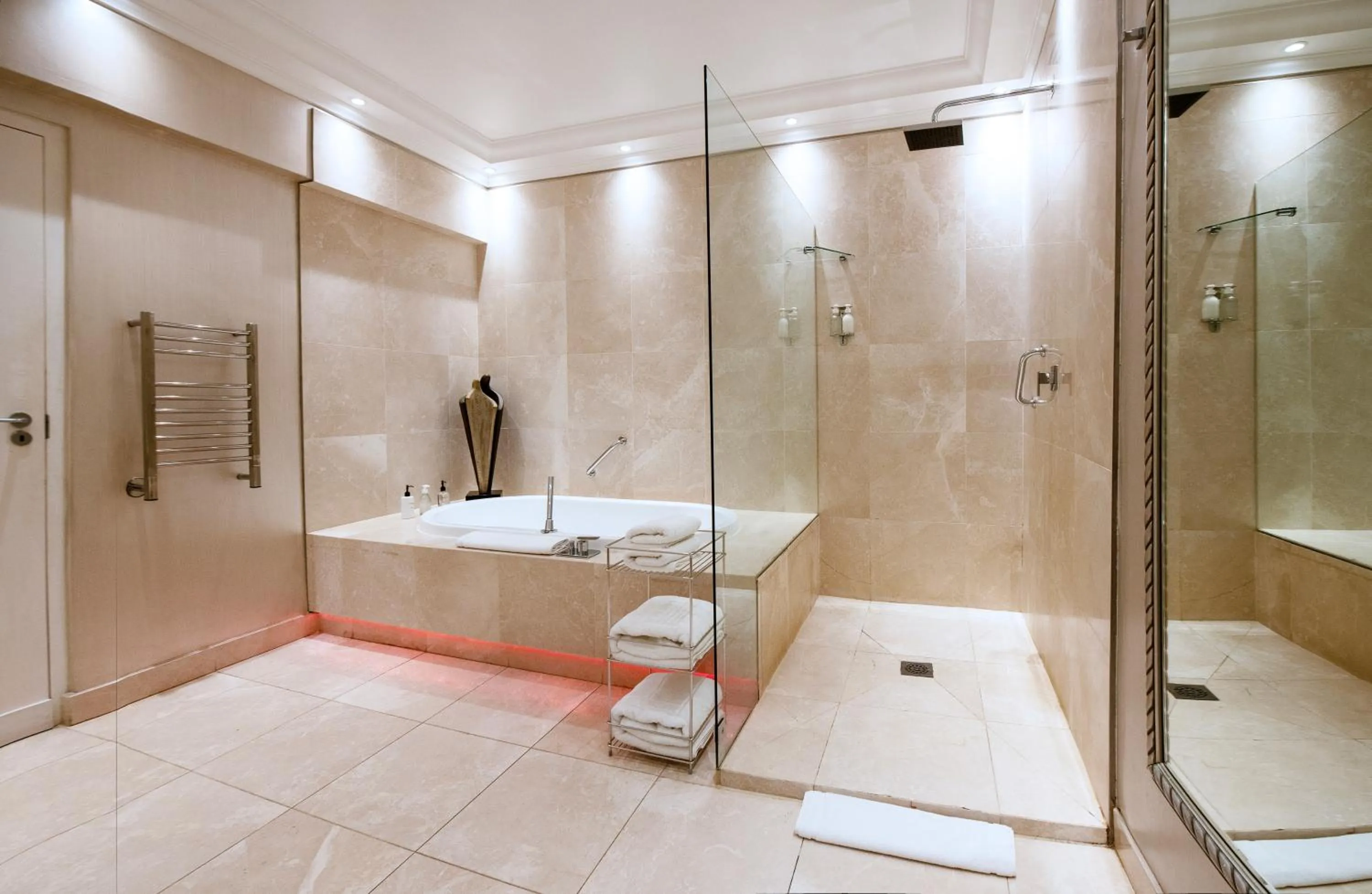 The Clarendon - Bantry Bay