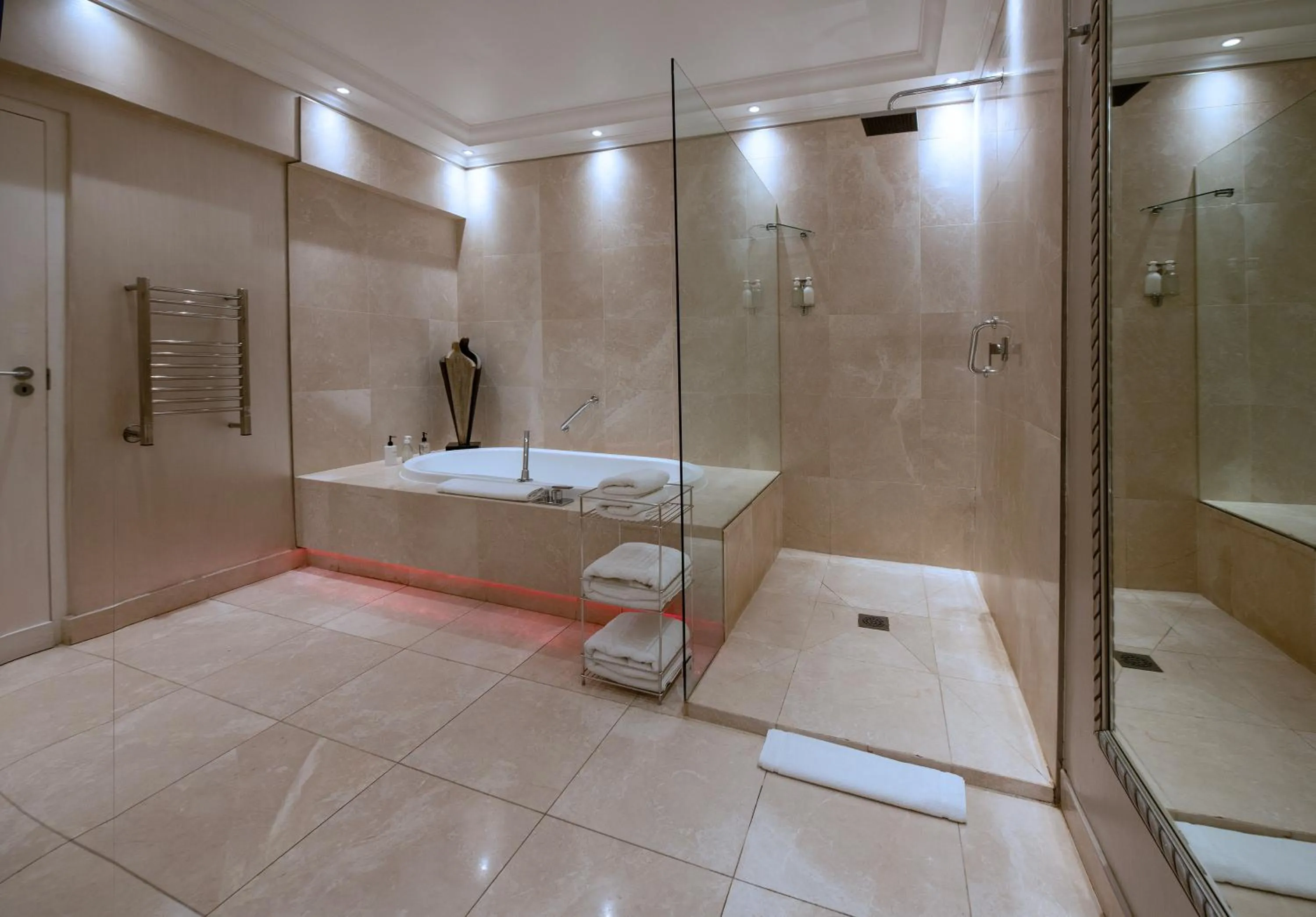 The Clarendon - Bantry Bay