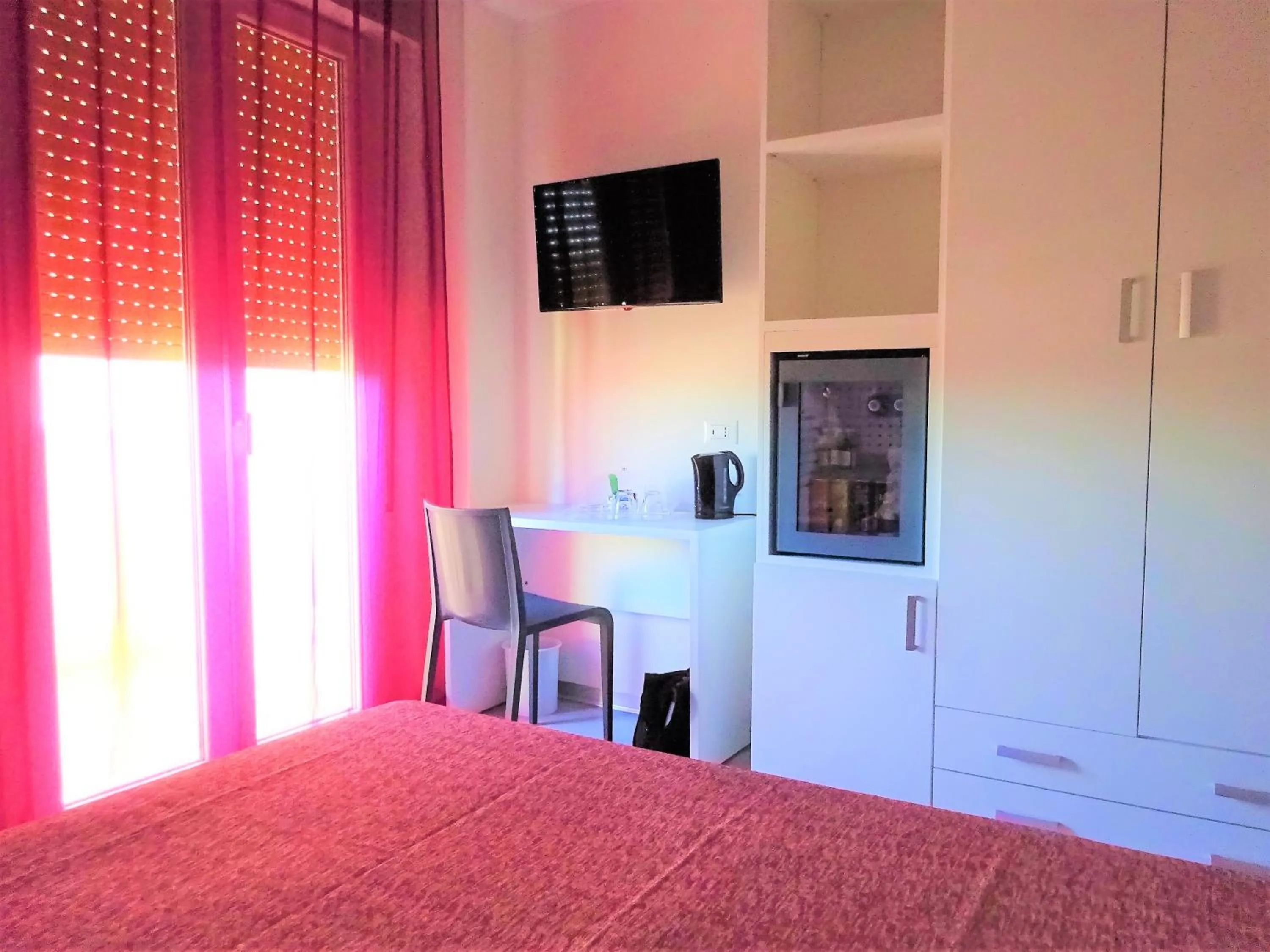 Coffee/tea facilities, Bed in Hotel Lem-Casadei