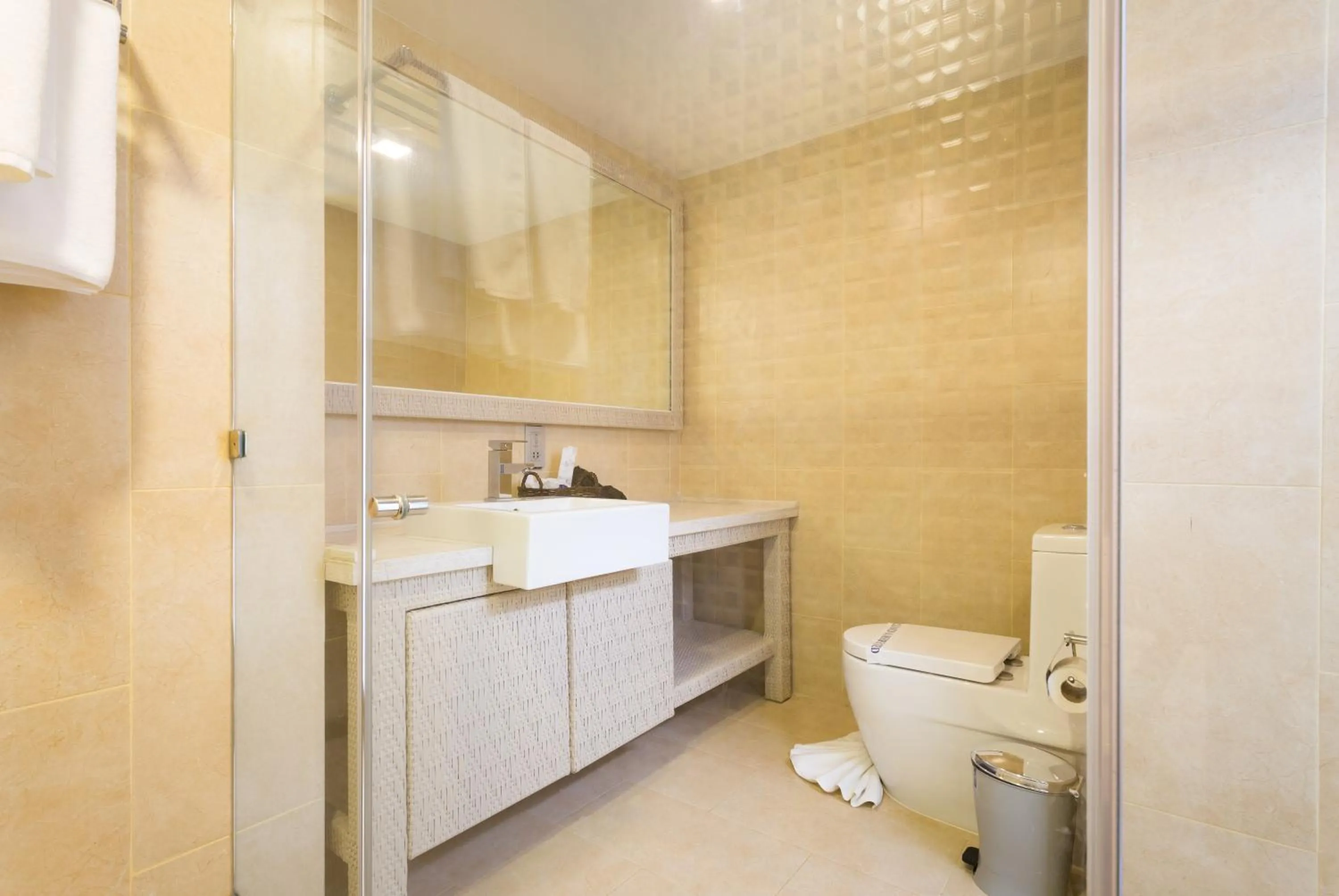 Bathroom in Beach Walk Boutique Resort