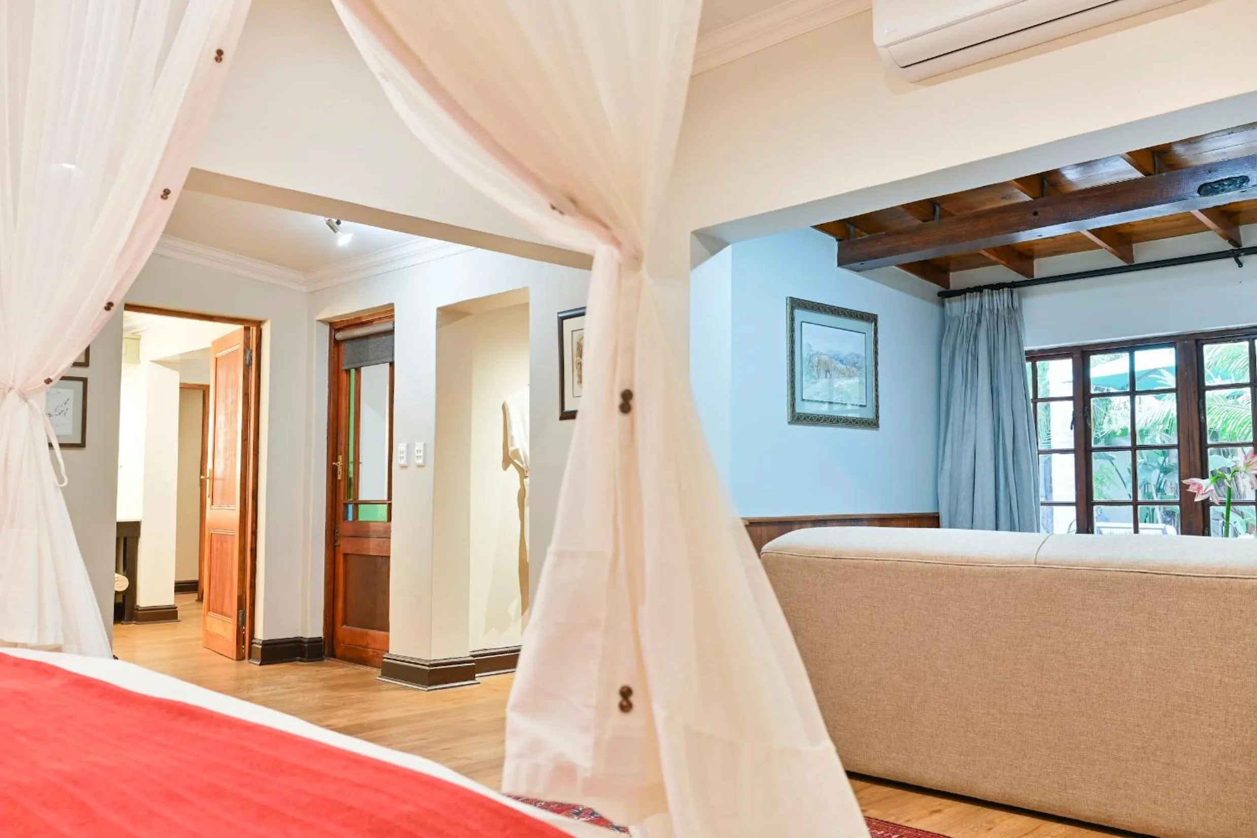 Photo of the whole room, Bed in Woodall Country House and Spa