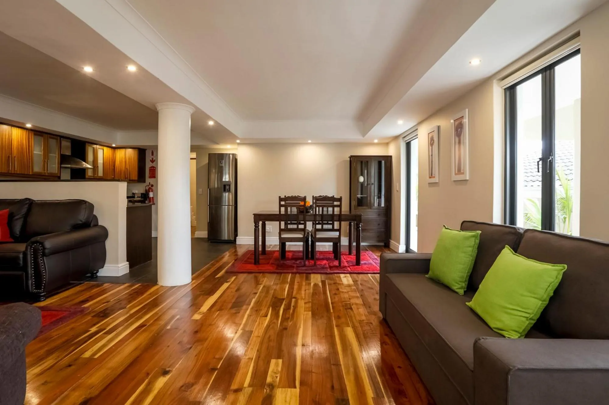 Dining area in Orange Inn Knysna