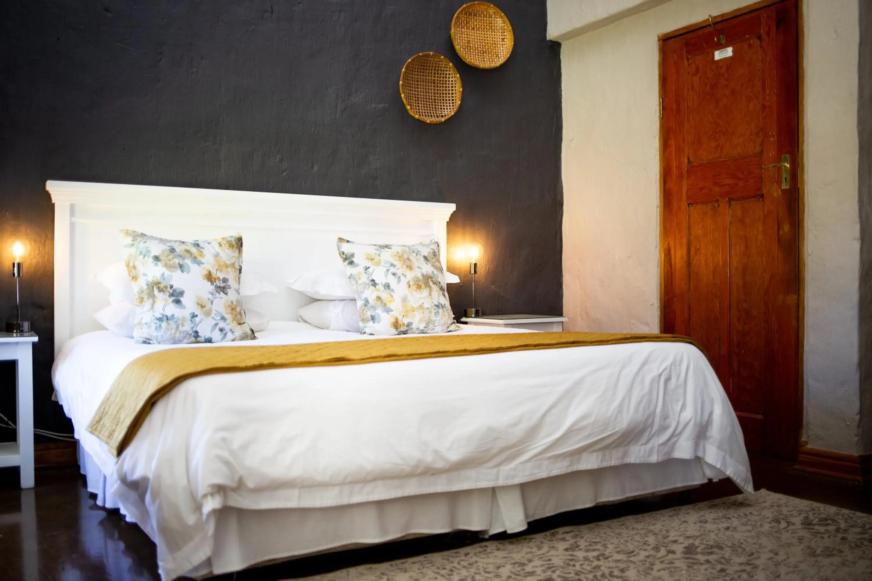 Bed in Mont d'Or Monte Bello Estate