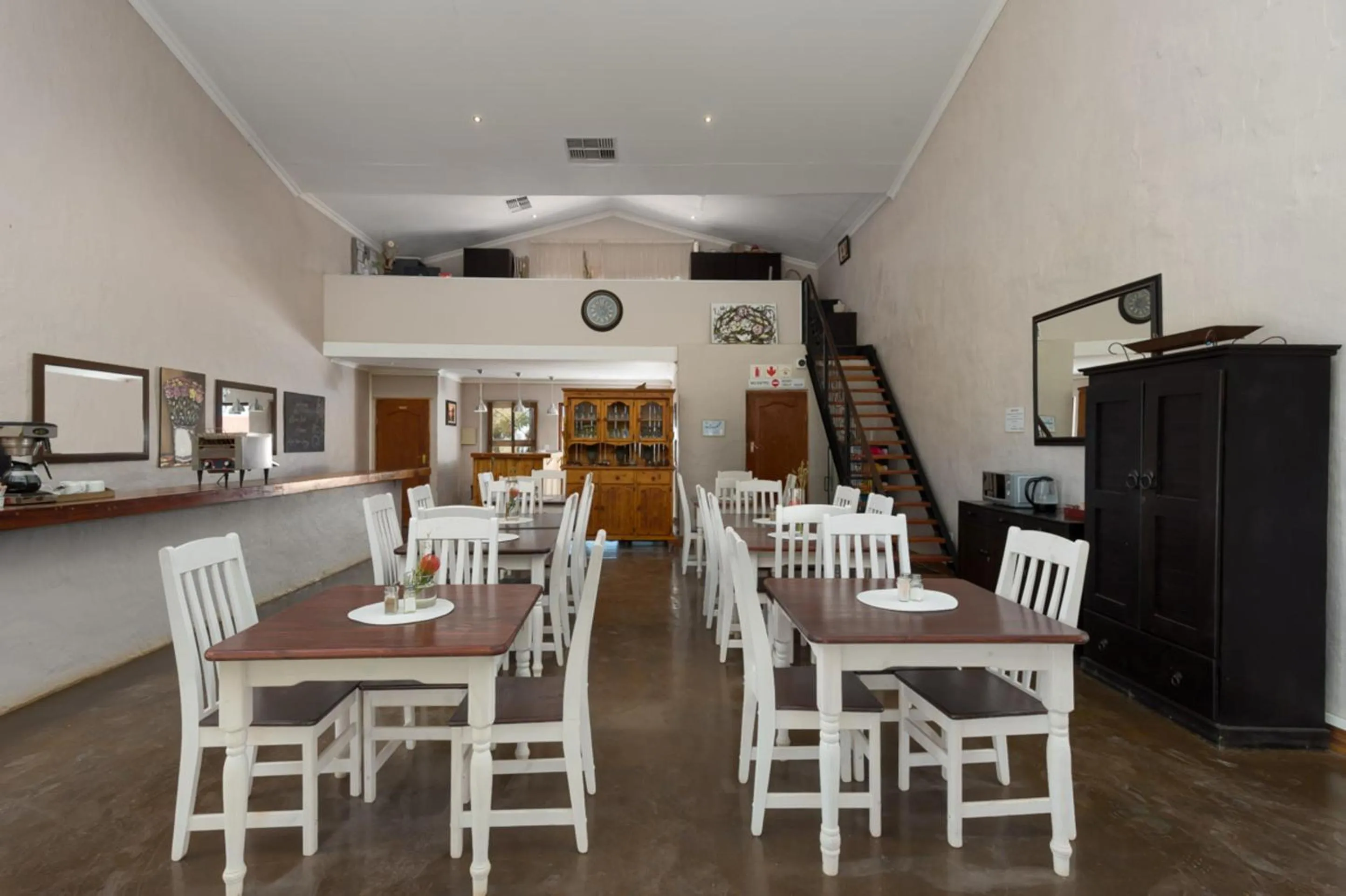 Restaurant/places to eat in Mont d'Or Monte Bello Estate