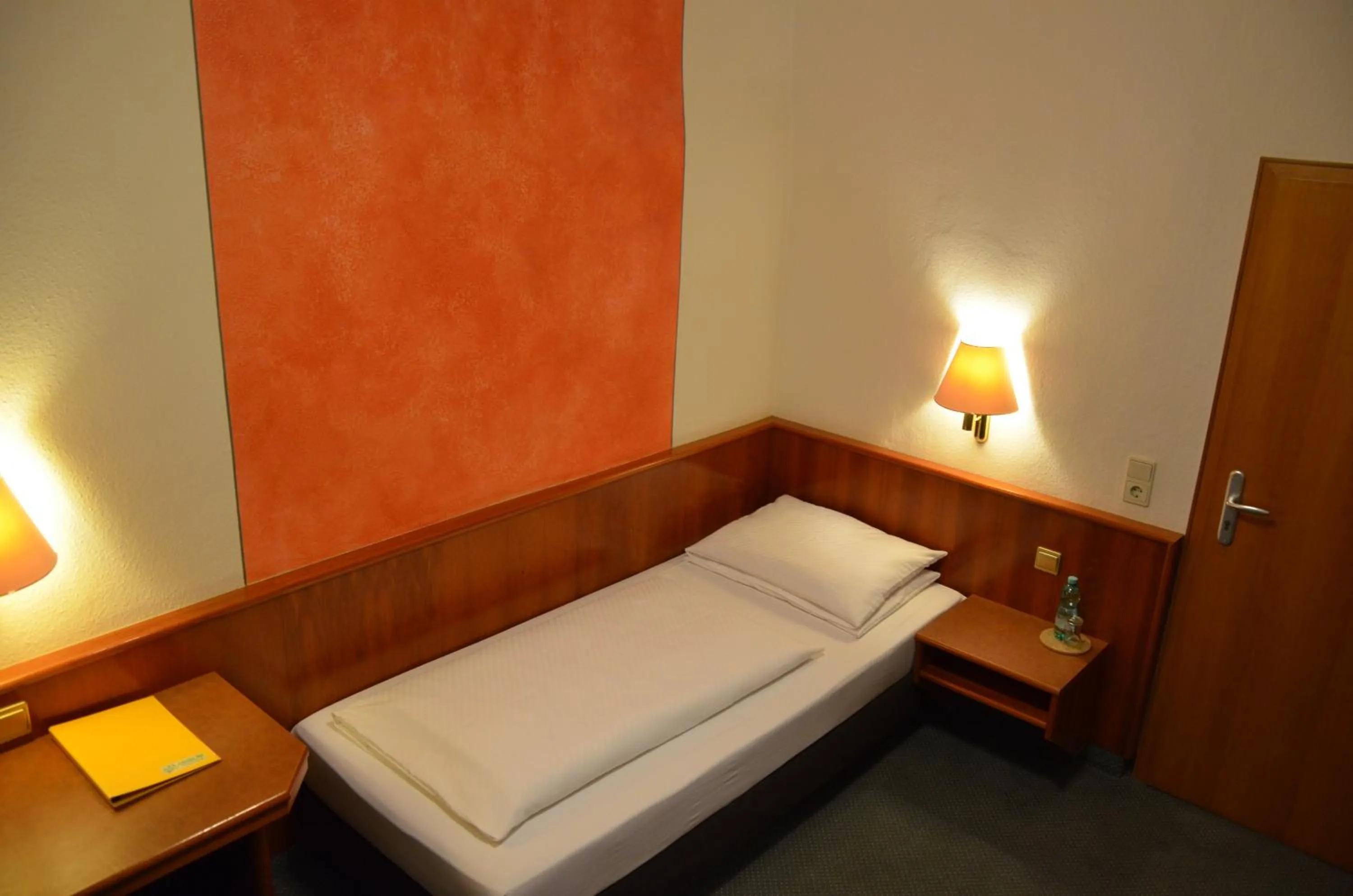 Photo of the whole room, Bed in Badischer Hof