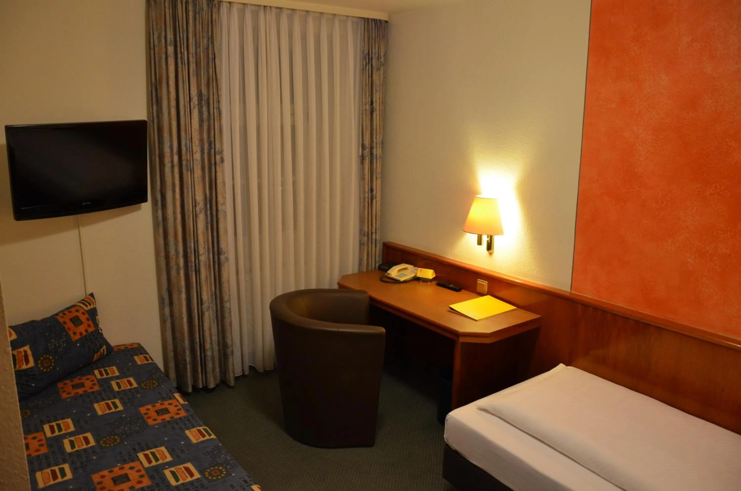 Photo of the whole room, Bed in Badischer Hof