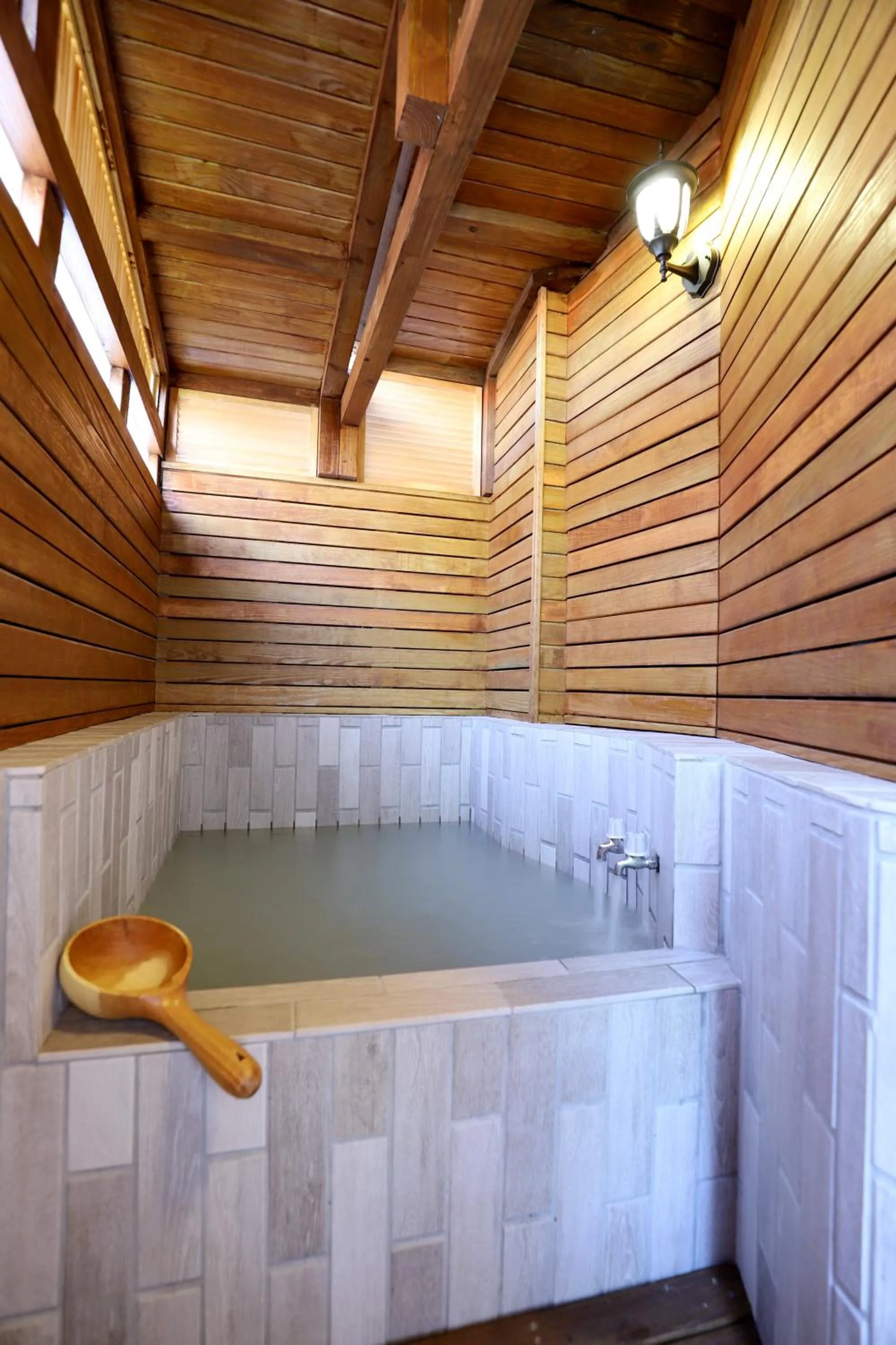 Hot Spring Bath in Phoenix Pavilion Hot Spring Hotel