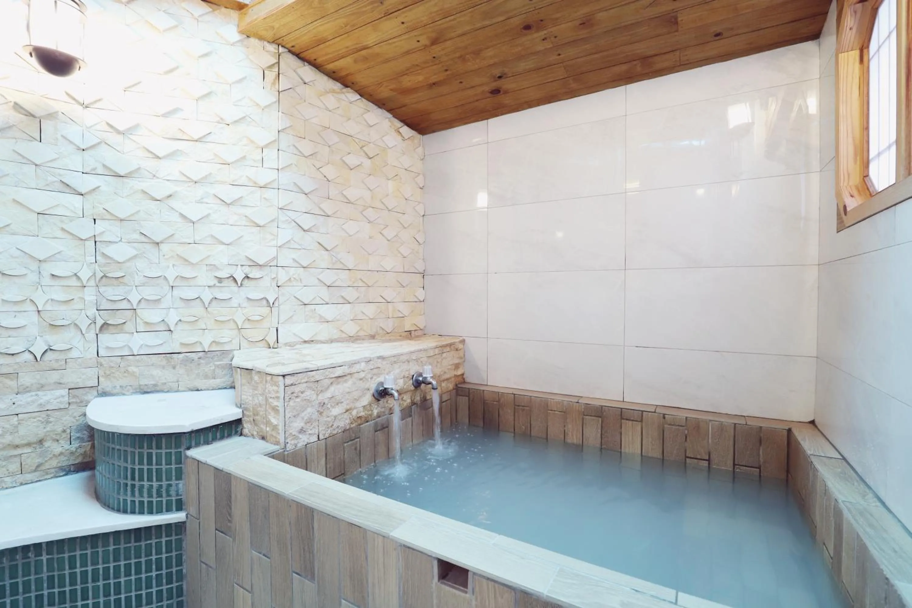 Hot Spring Bath in Phoenix Pavilion Hot Spring Hotel