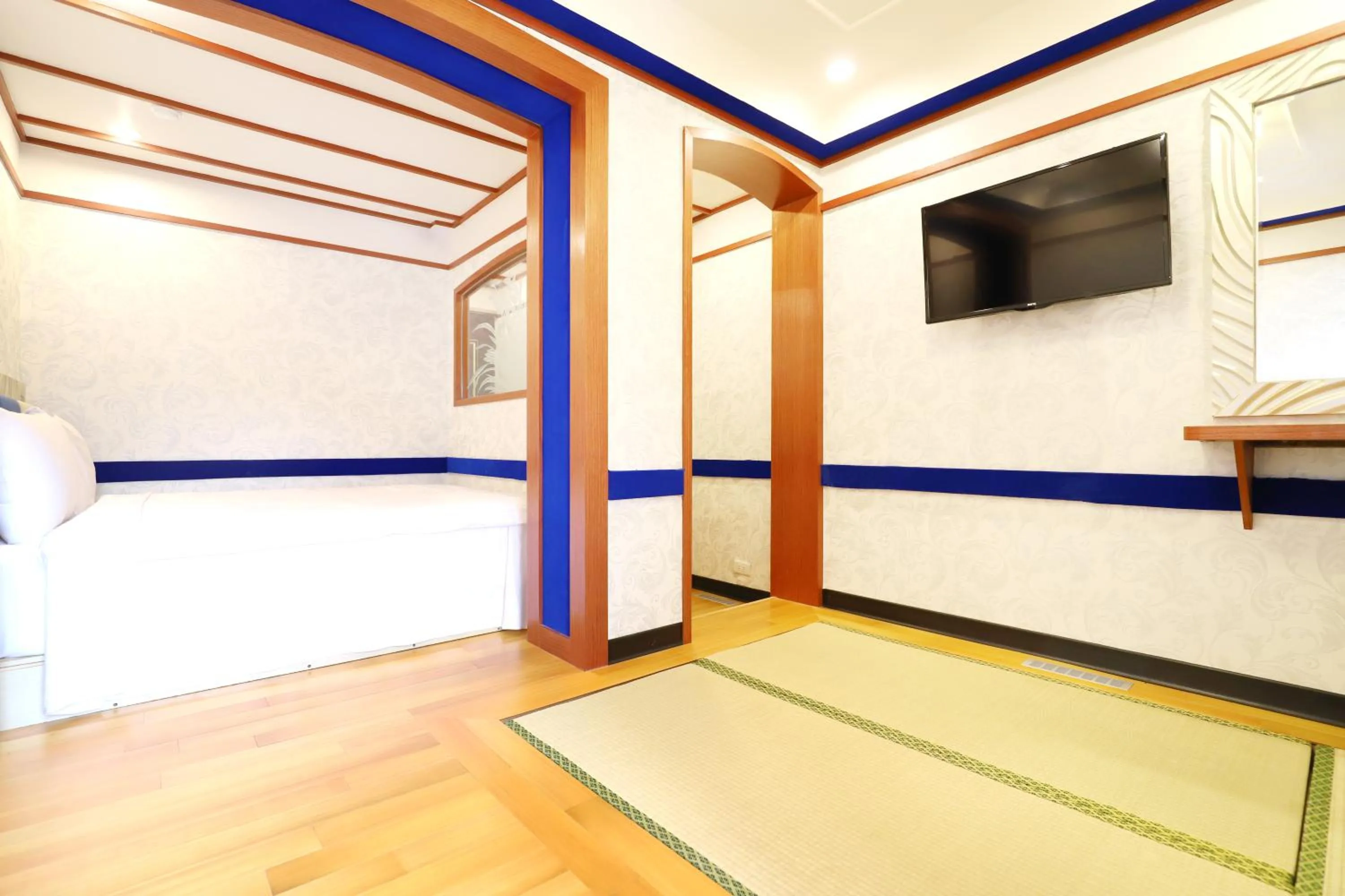 Photo of the whole room in Phoenix Pavilion Hot Spring Hotel