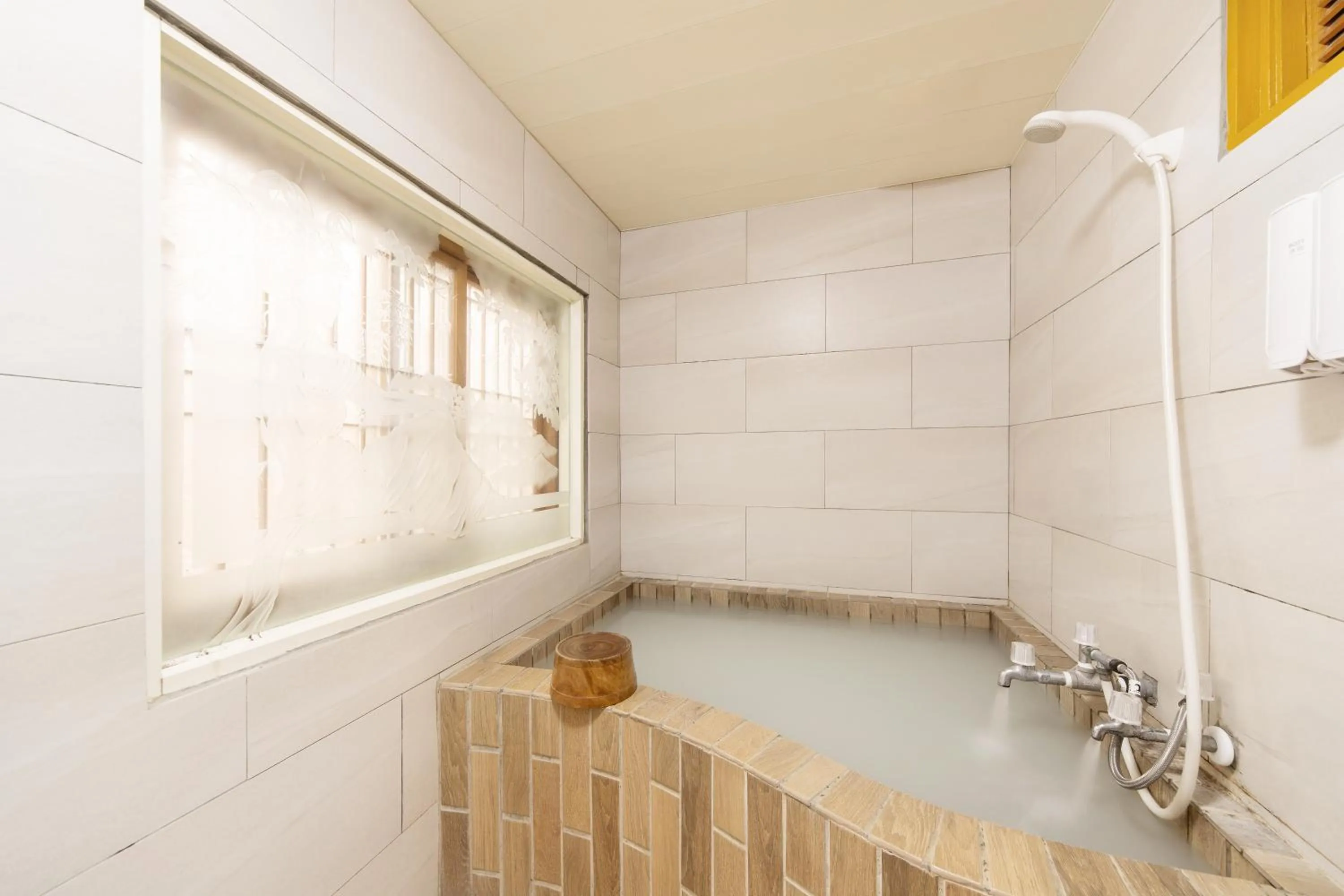 Hot Spring Bath in Phoenix Pavilion Hot Spring Hotel