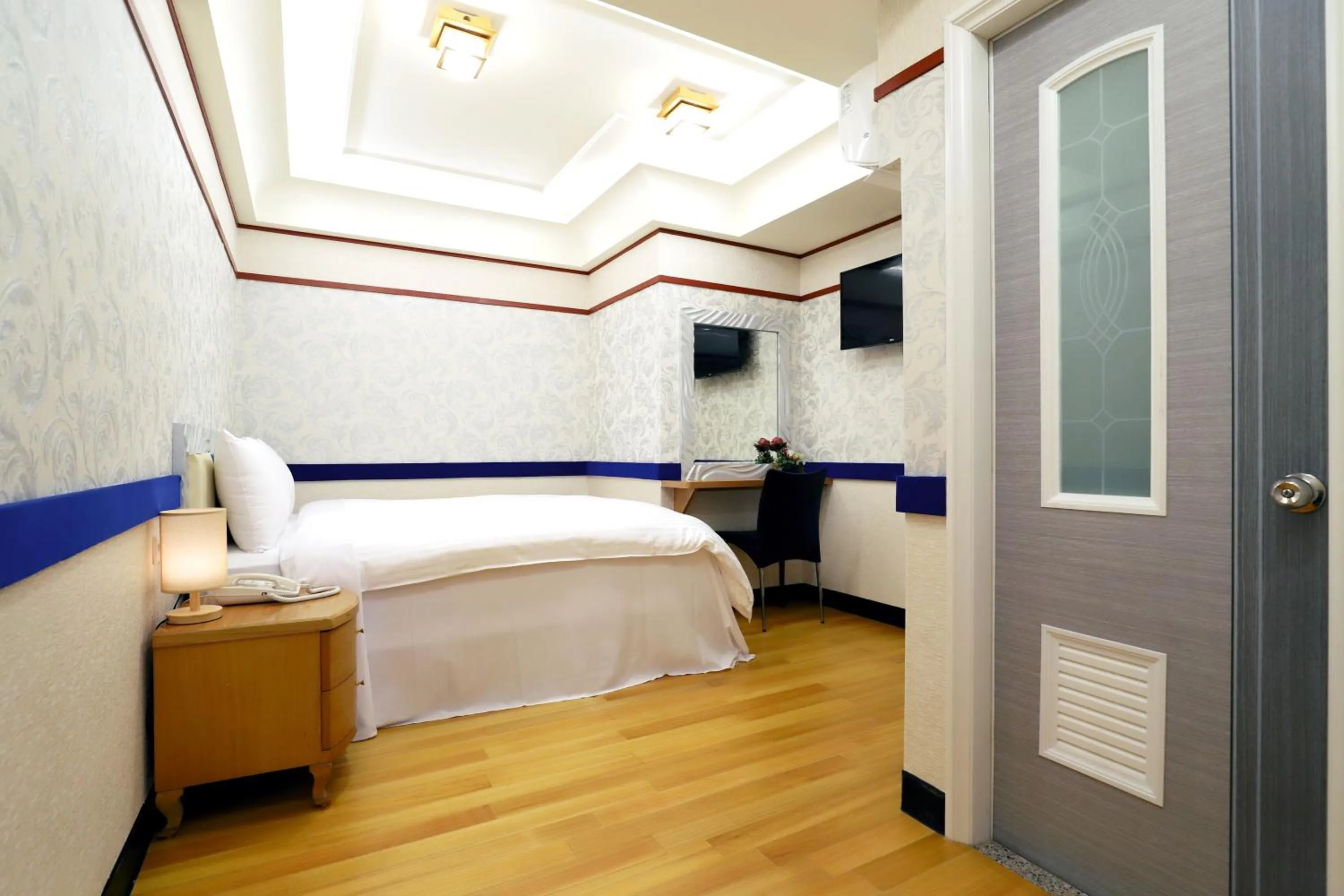 Bedroom, Bed in Phoenix Pavilion Hot Spring Hotel