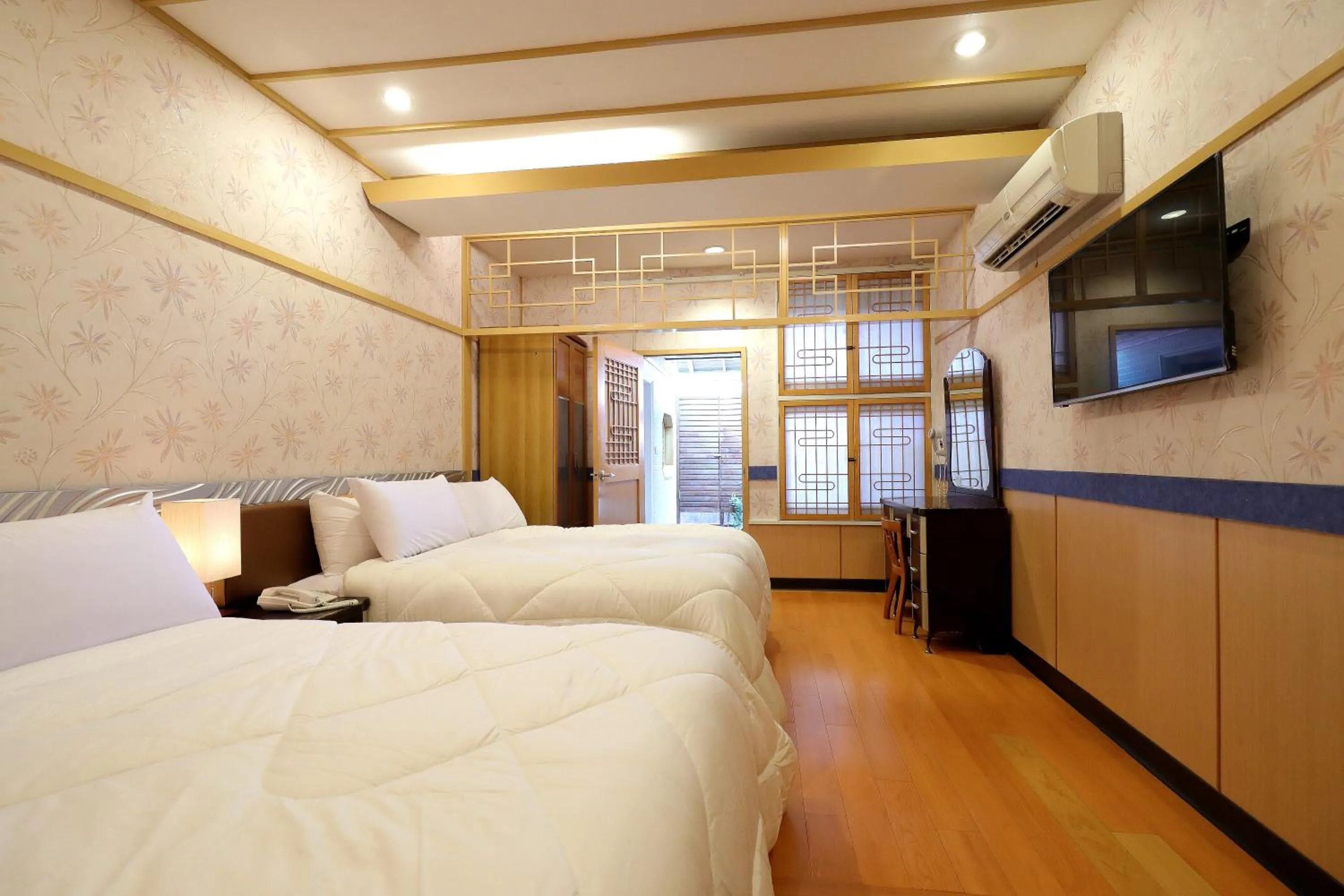 Standard Quadruple Room in Phoenix Pavilion Hot Spring Hotel