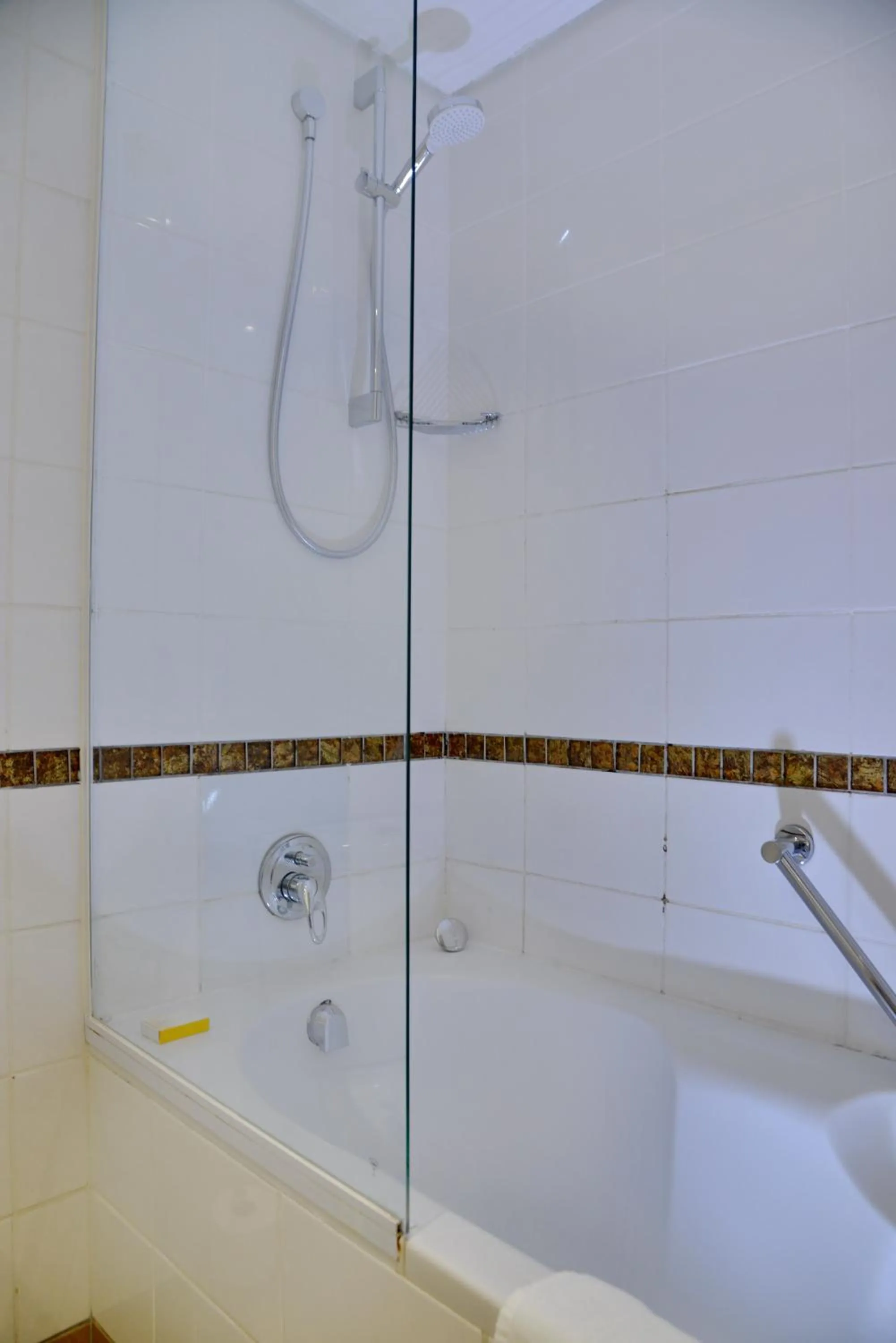 Shower in Cresta Grande Cape Town