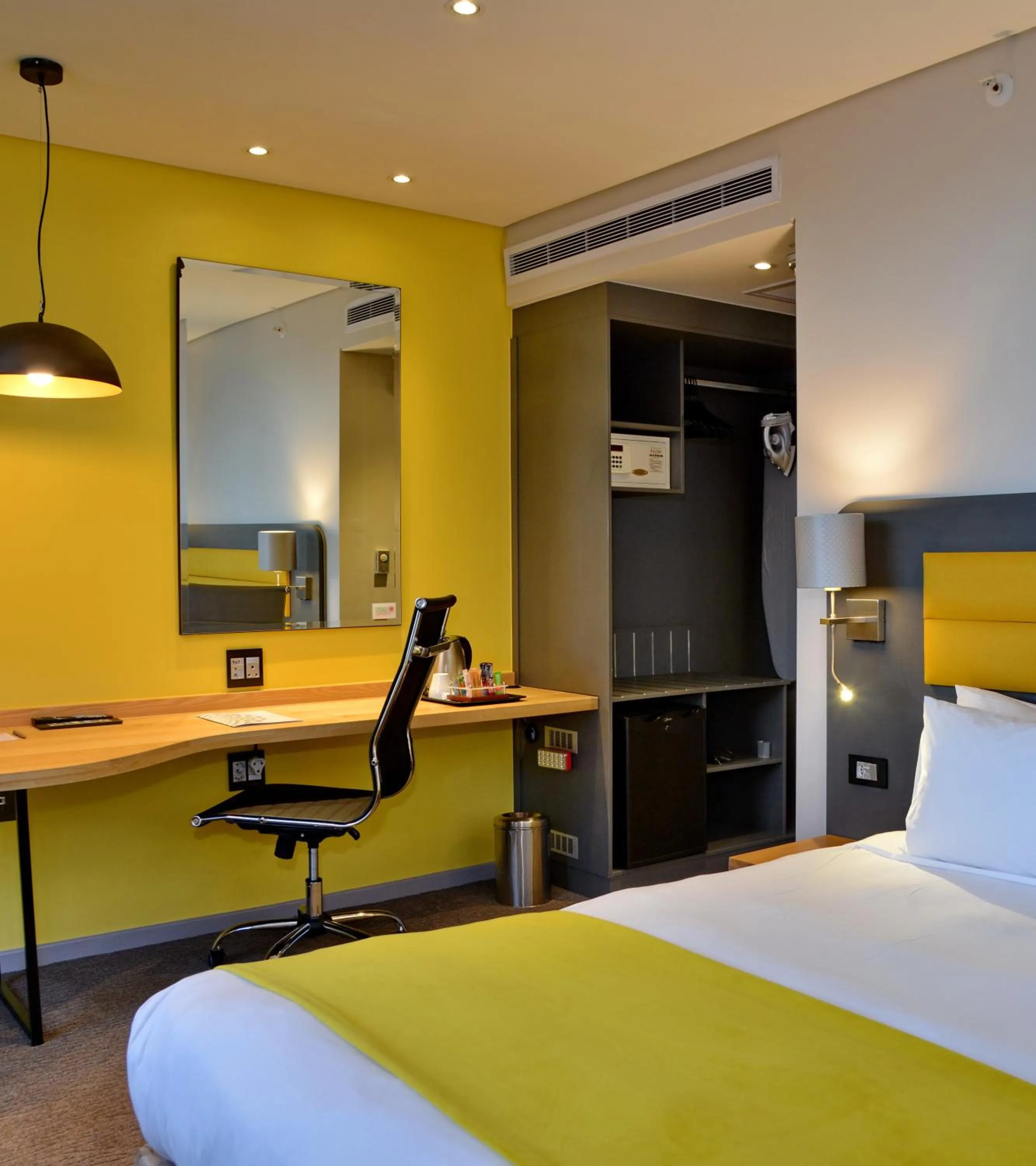 Toilet, Bed in Cresta Grande Cape Town