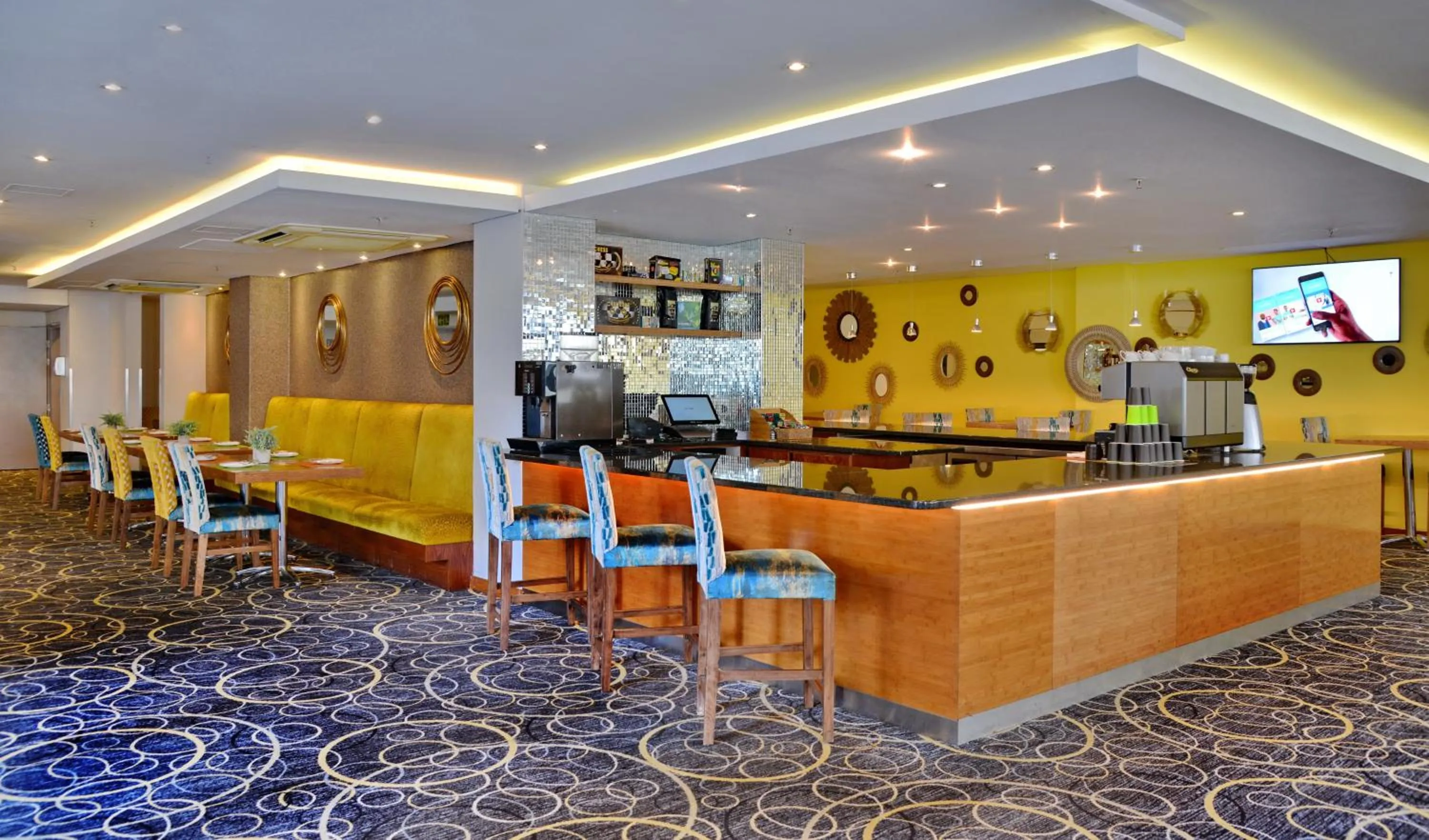 Lounge or bar in Cresta Grande Cape Town