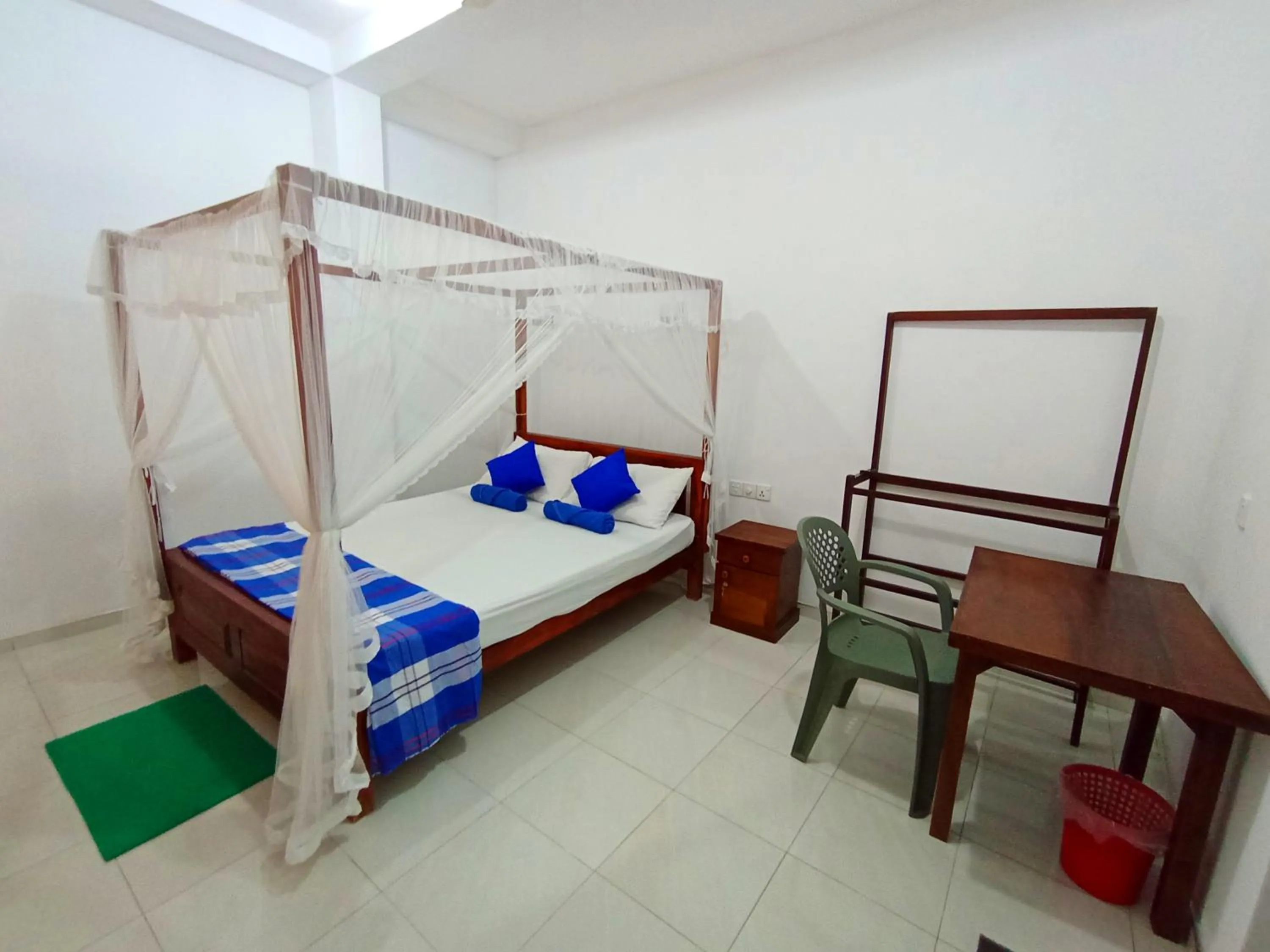 Bed in Allan Guest Mirissa