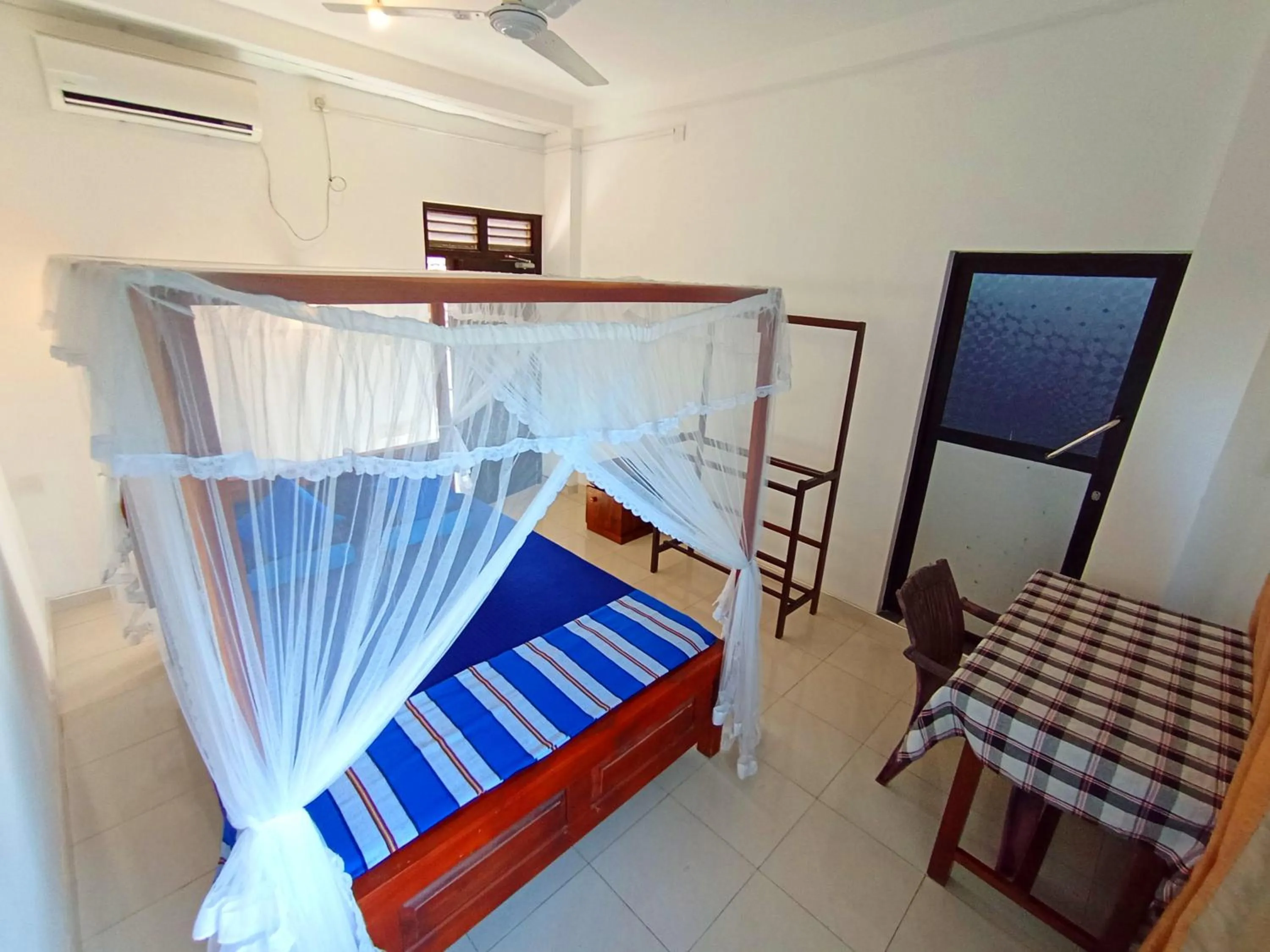 Bed in Allan Guest Mirissa