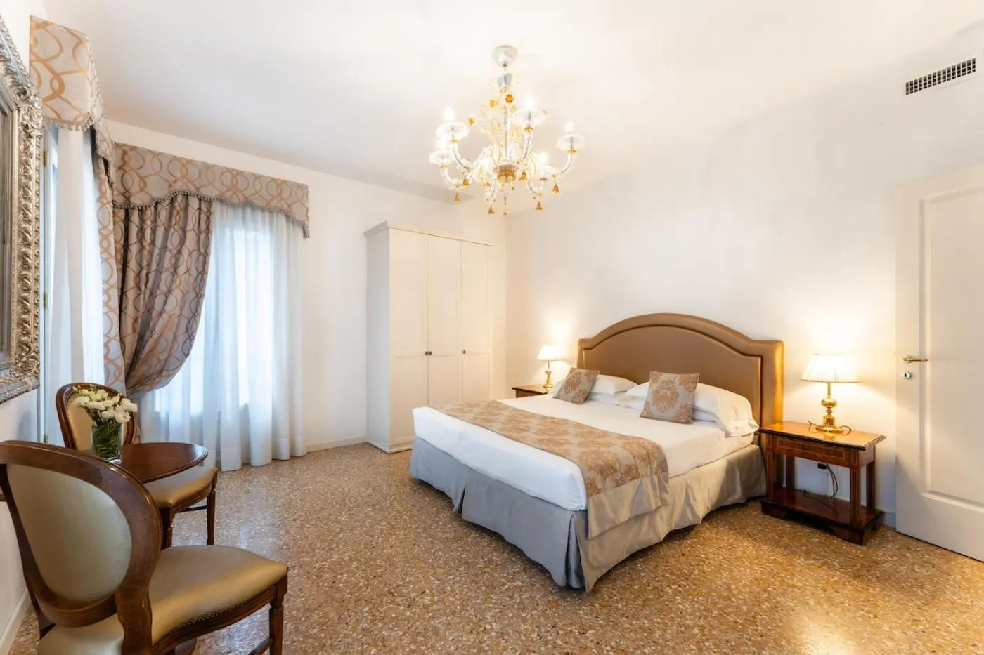 Photo of the whole room, Bed in San Teodoro Palace - Luxury Apartments