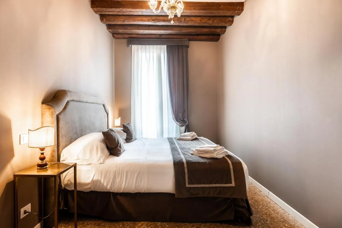 Bedroom, Bed in San Teodoro Palace - Luxury Apartments