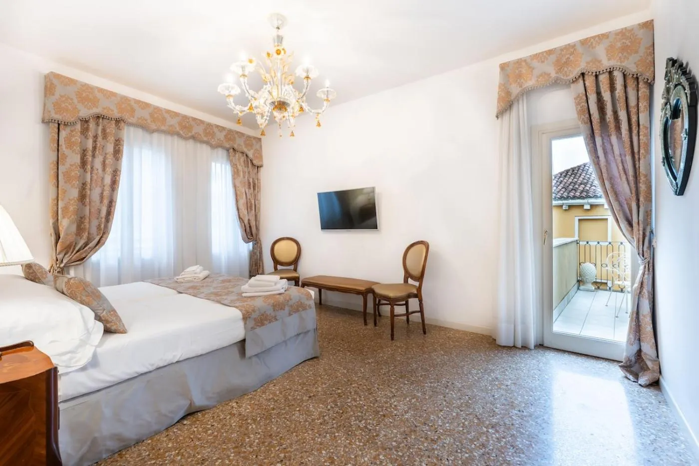 Bedroom, Bed in San Teodoro Palace - Luxury Apartments