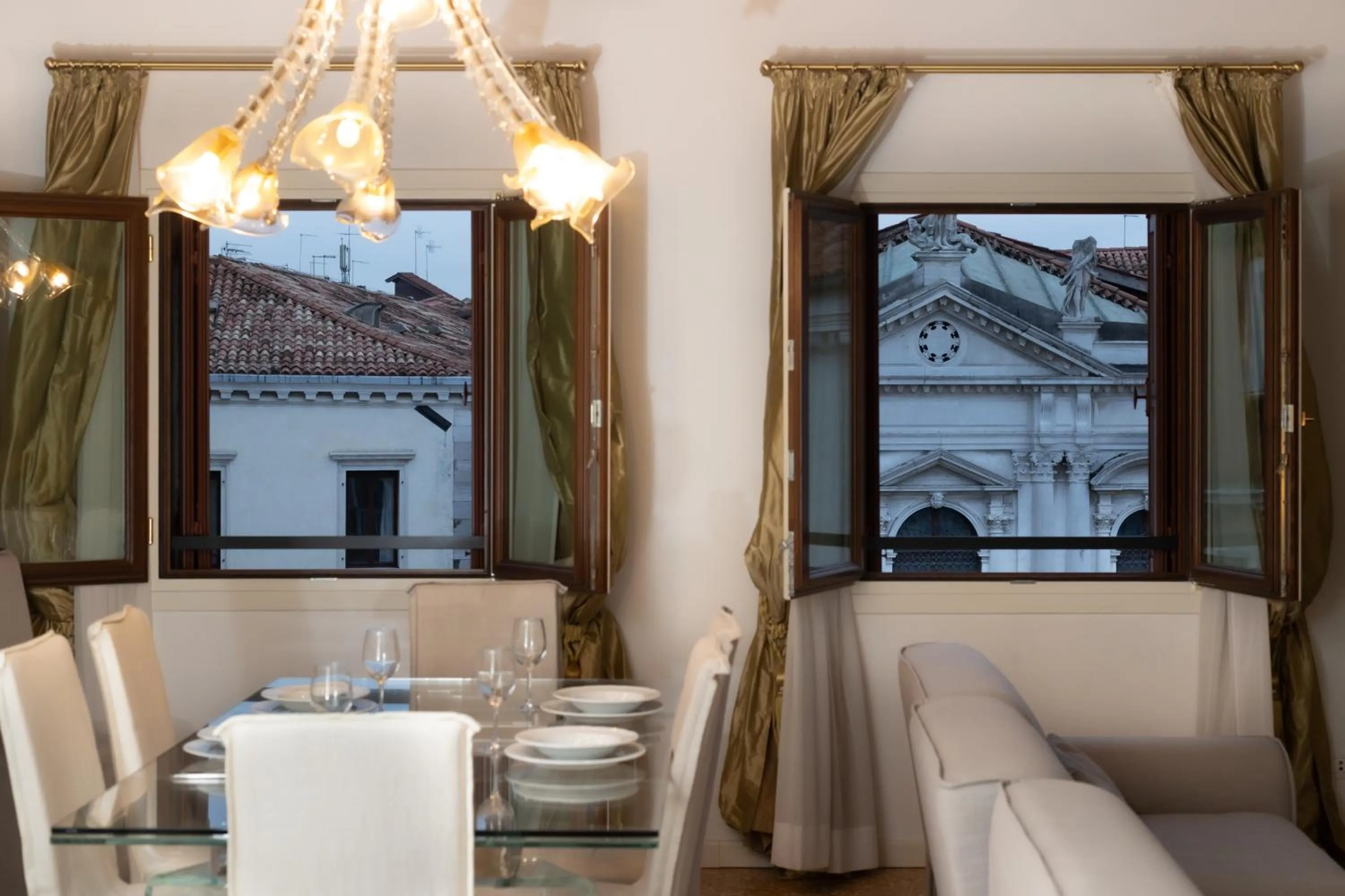 Dining area in San Teodoro Palace - Luxury Apartments