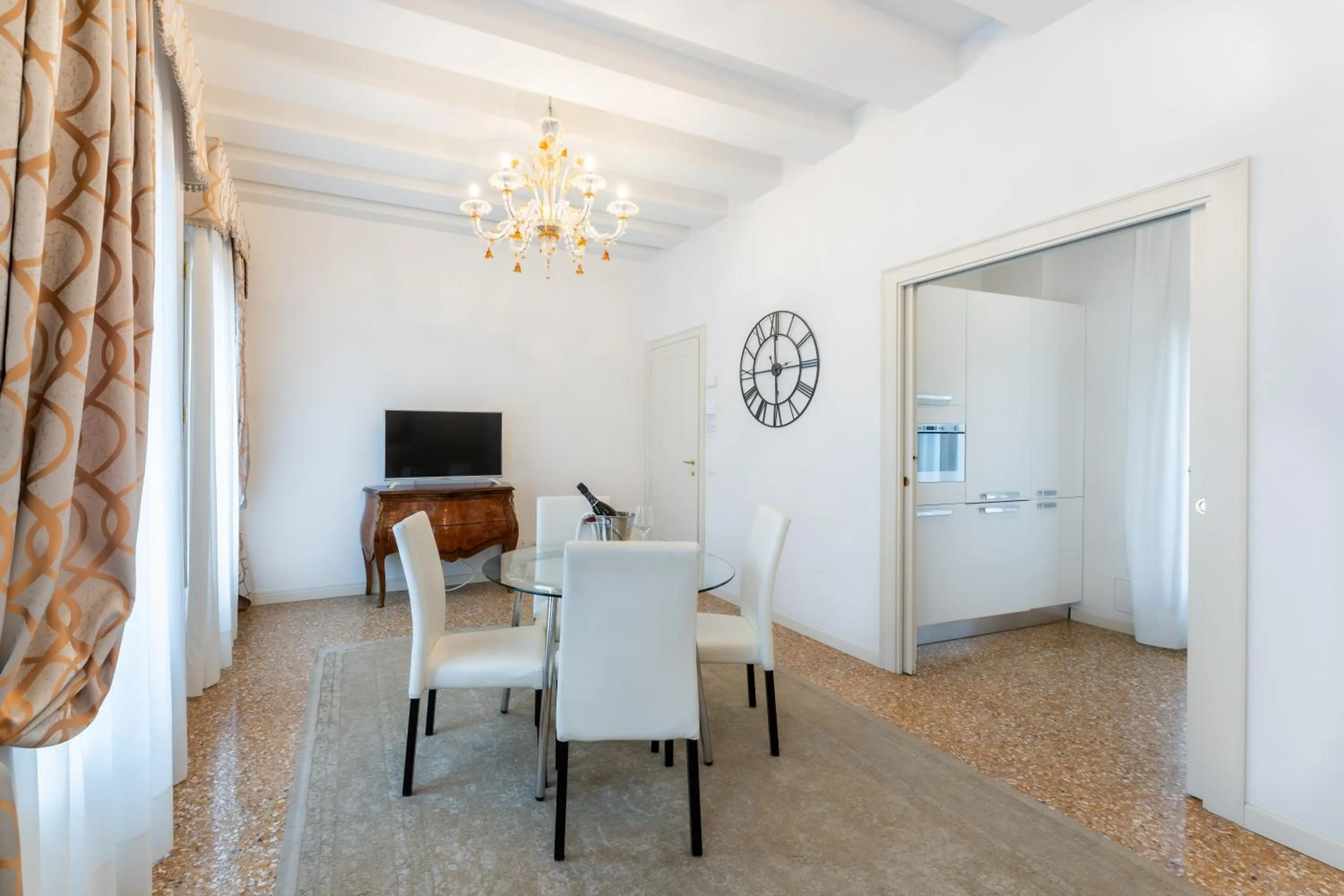 Seating area in San Teodoro Palace - Luxury Apartments