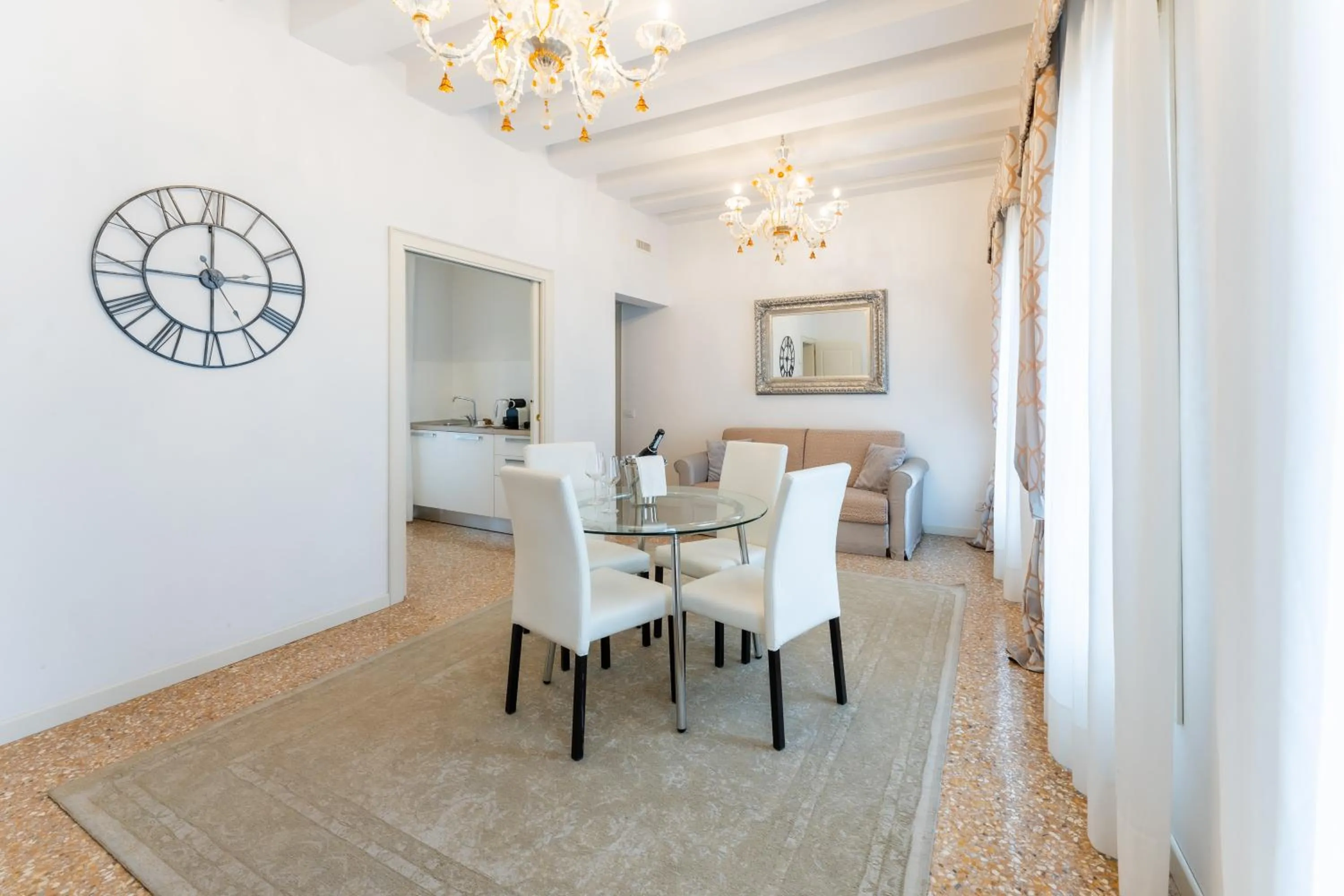 Seating area in San Teodoro Palace - Luxury Apartments