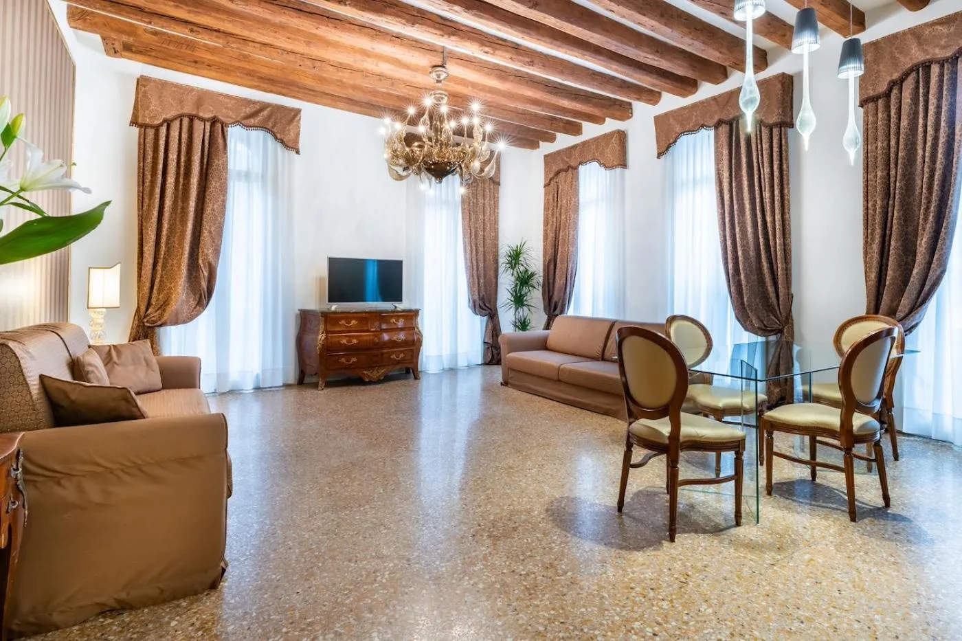 Living room in San Teodoro Palace - Luxury Apartments