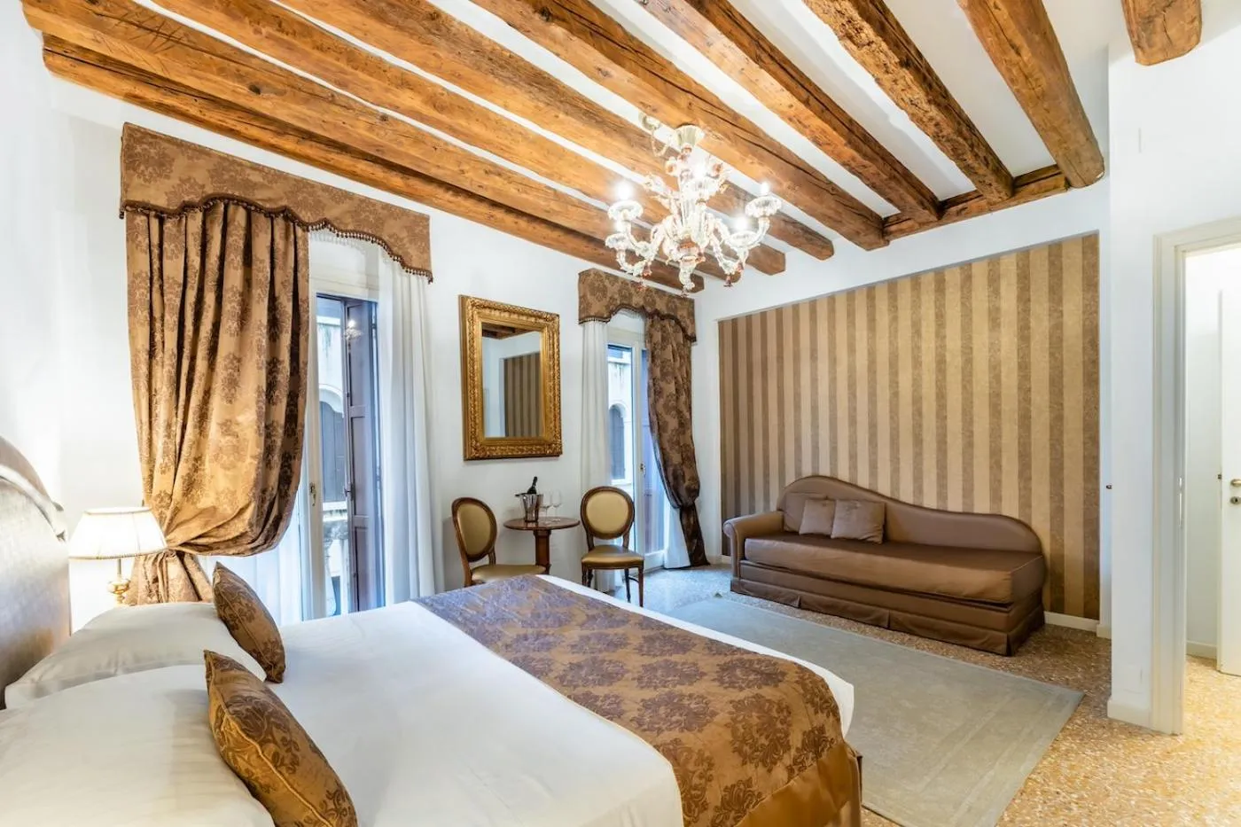 Bedroom, Bed in San Teodoro Palace - Luxury Apartments
