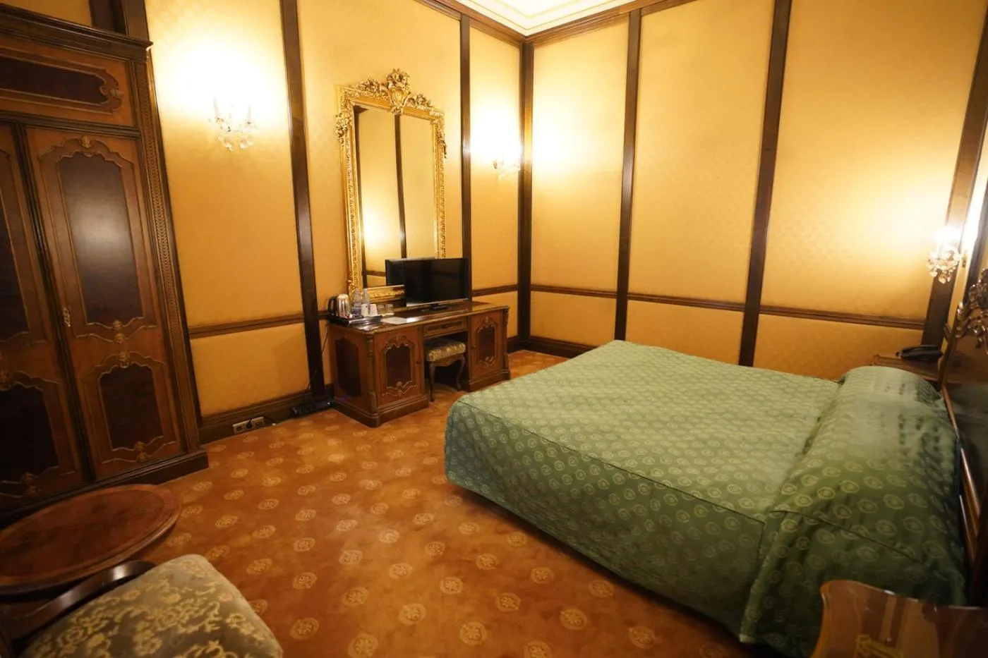 Bed in Hotel Casa Capsa