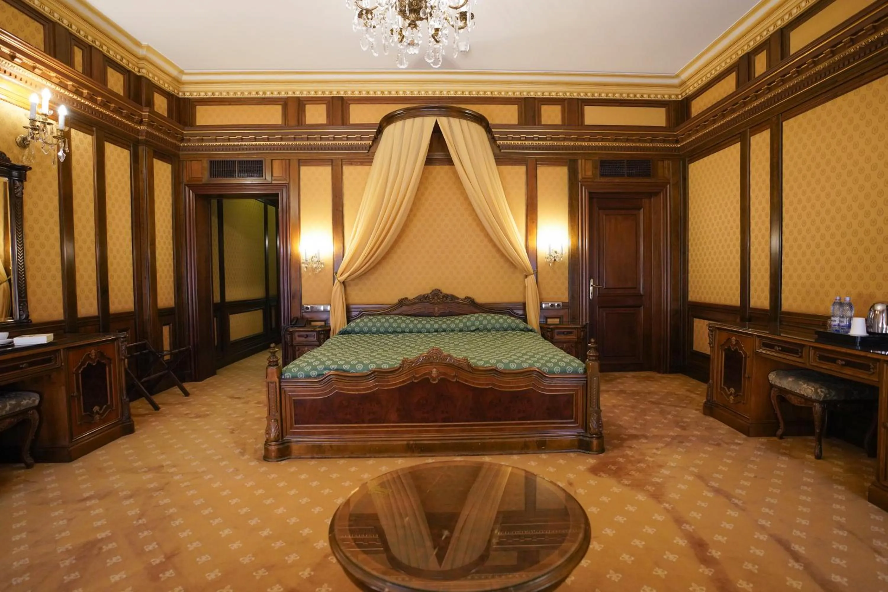 Bed in Hotel Casa Capsa