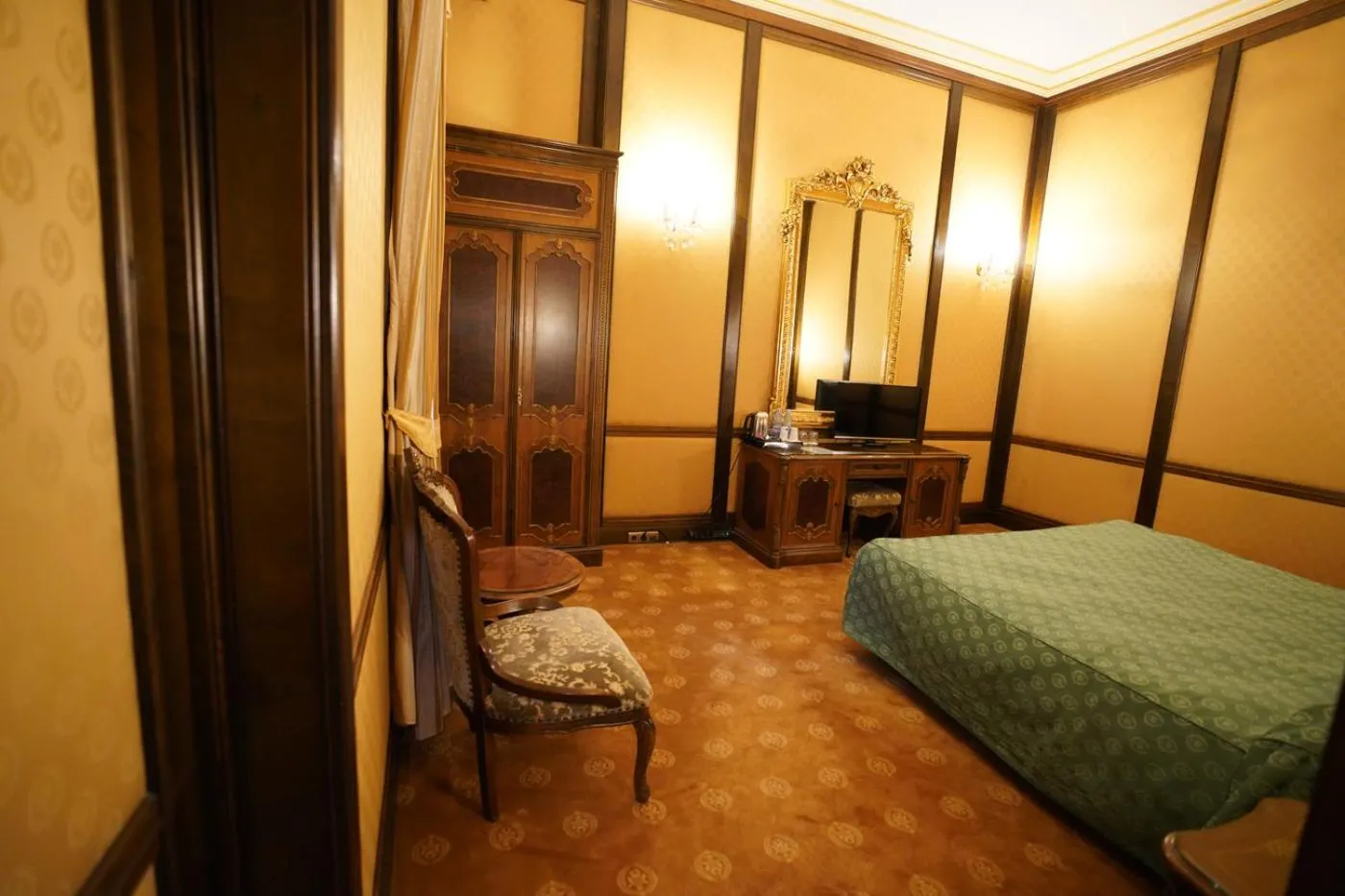 Bed in Hotel Casa Capsa