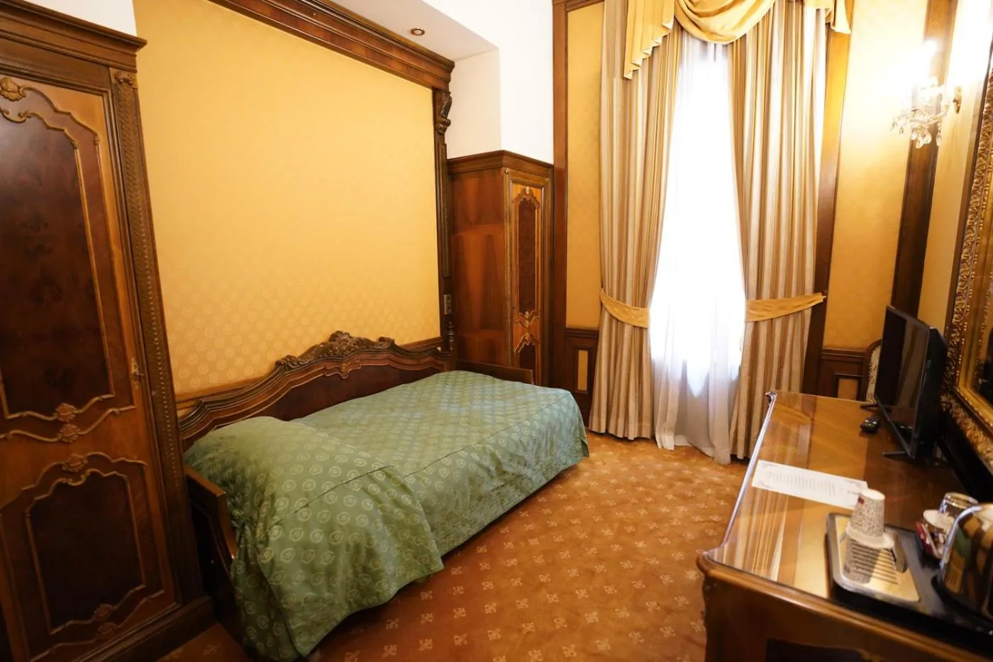 Bed in Hotel Casa Capsa