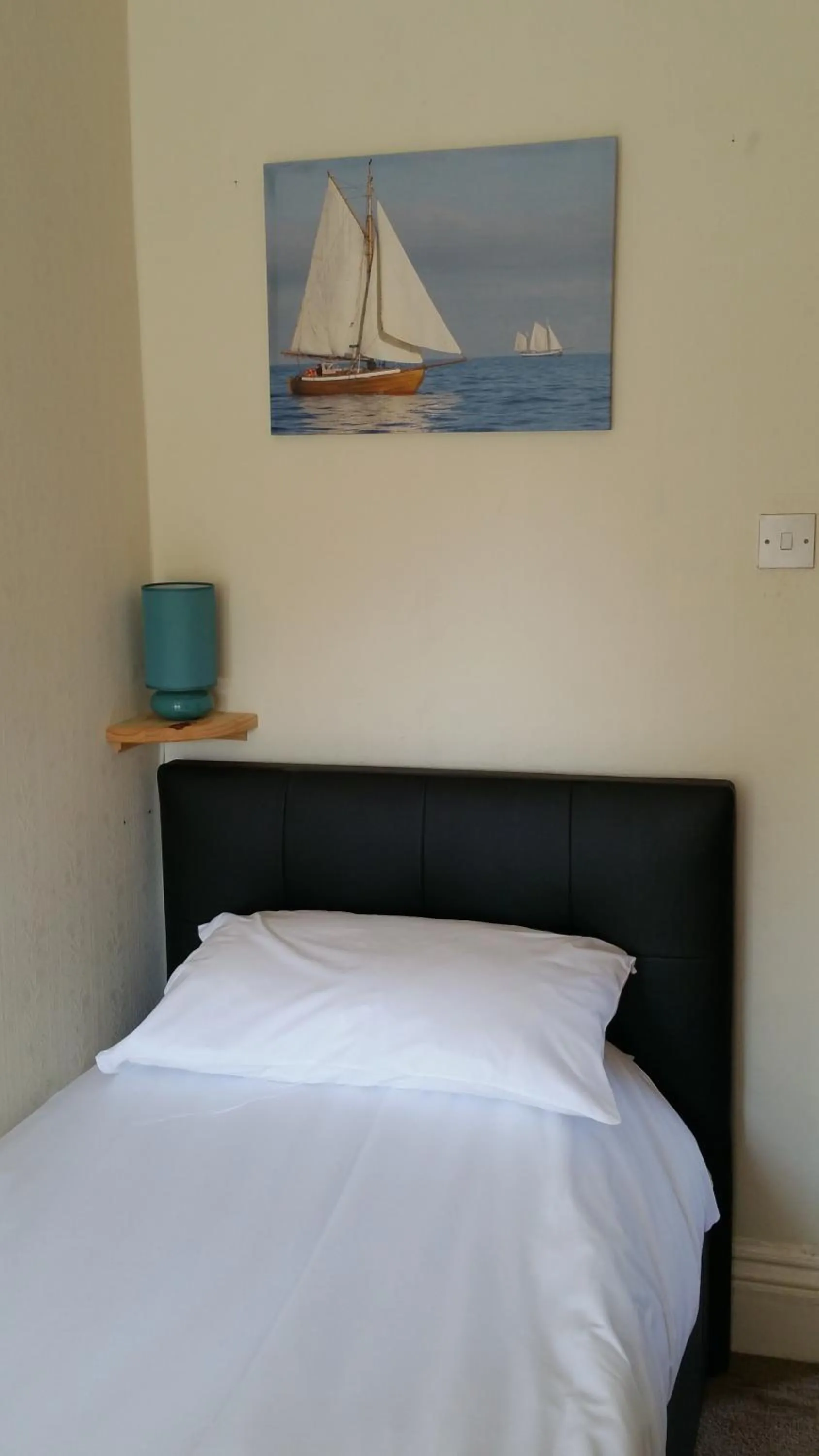 Bedroom, Bed in Maindee Guest House