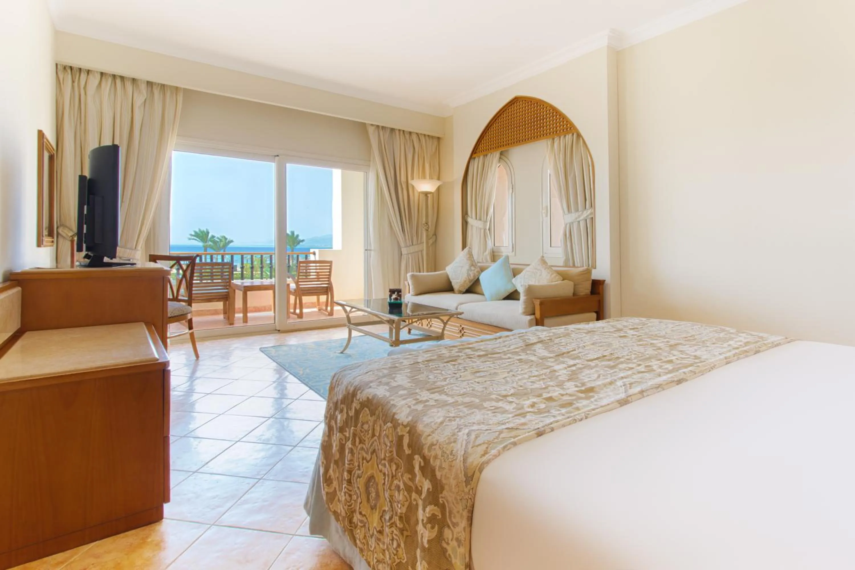Sea view, Bed in Kempinski Hotel Soma Bay